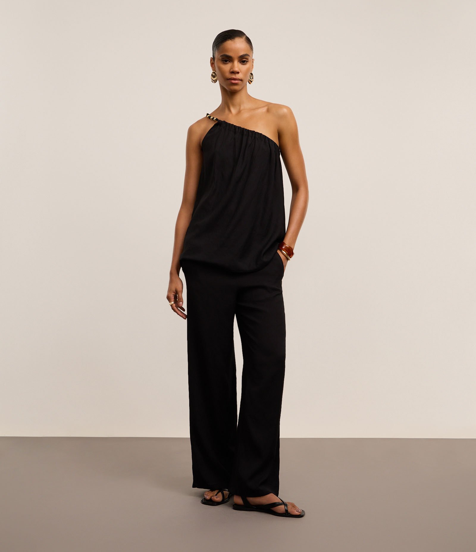 Calça Wide Leg com Amarração no Cós Preto 1