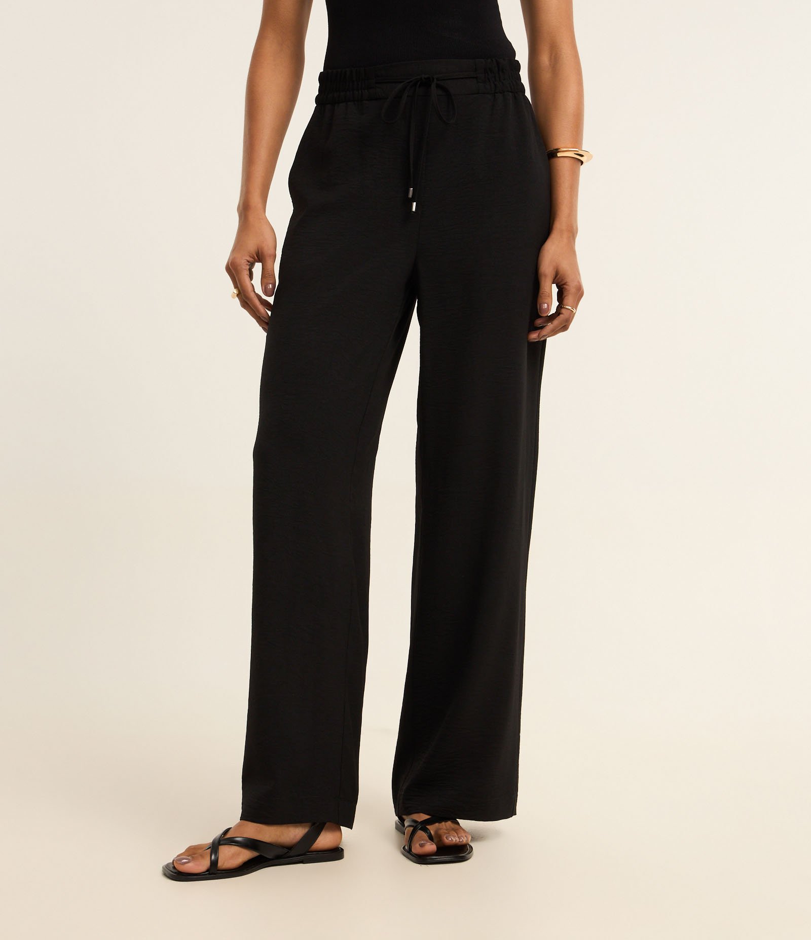 Calça Reta Airflow com Cós Elástico e Amarração Preto 3