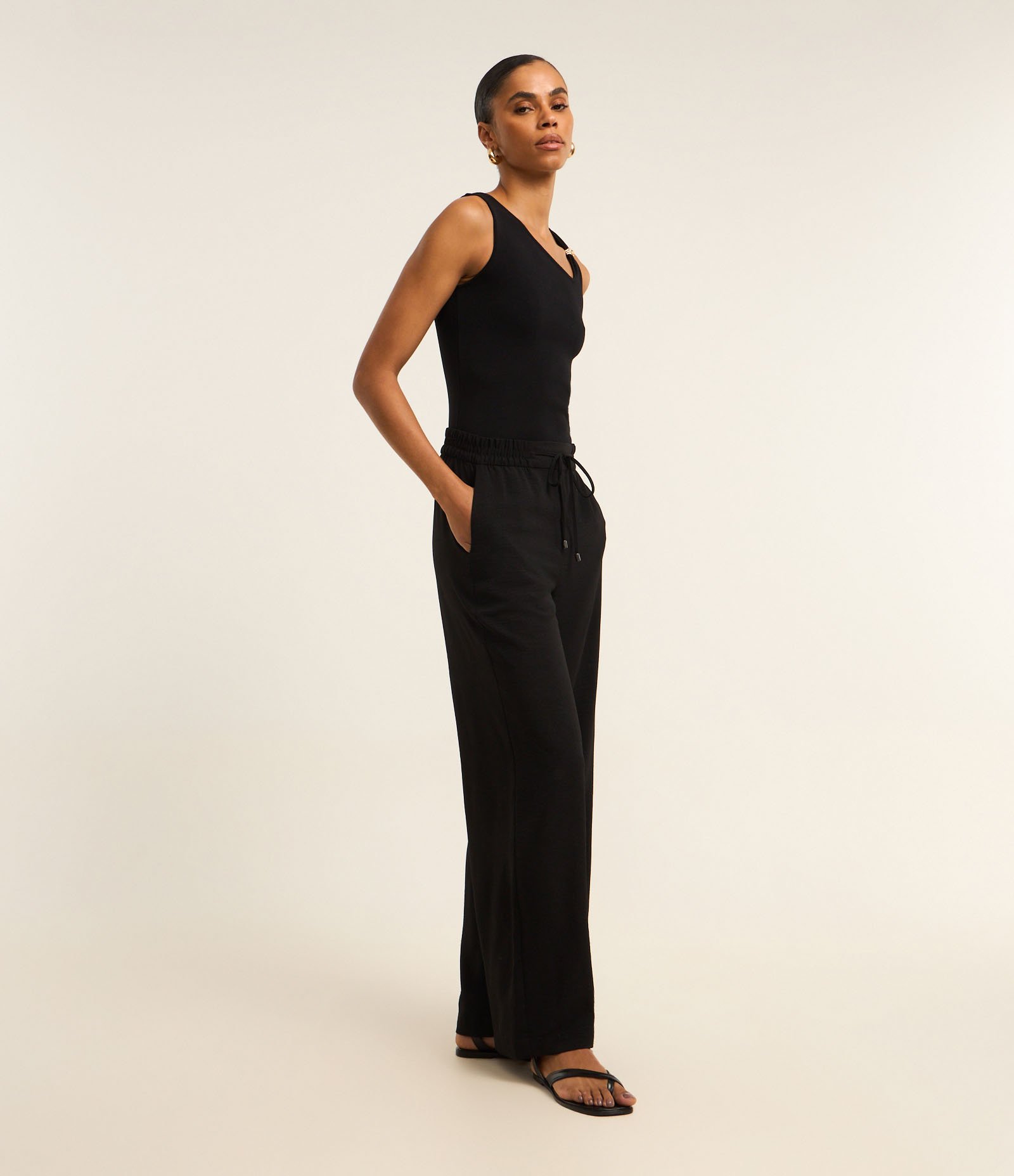 Calça Reta Airflow com Cós Elástico e Amarração Preto 5