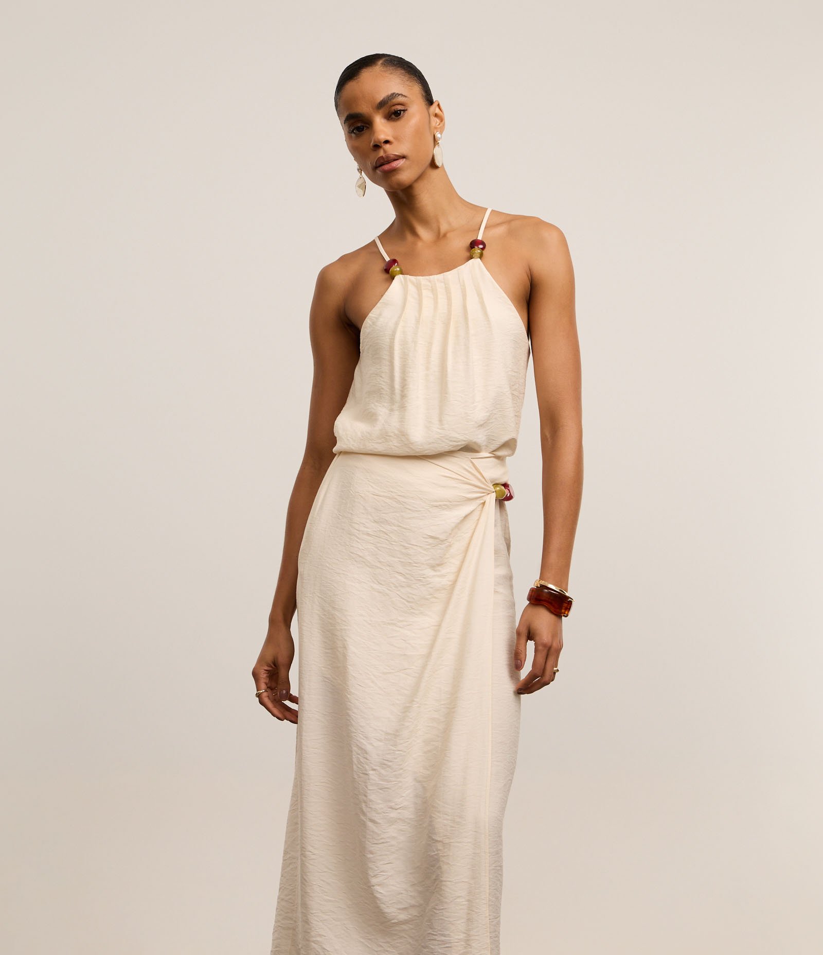 Saia Midi Reta em Crepe com Transpasse e Aviamento de Bolotas na Lateral Off White 2