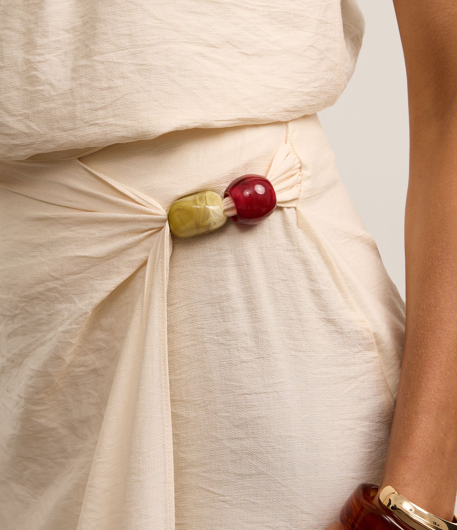 Saia Midi Reta em Crepe com Transpasse e Aviamento de Bolotas na Lateral Off White 4