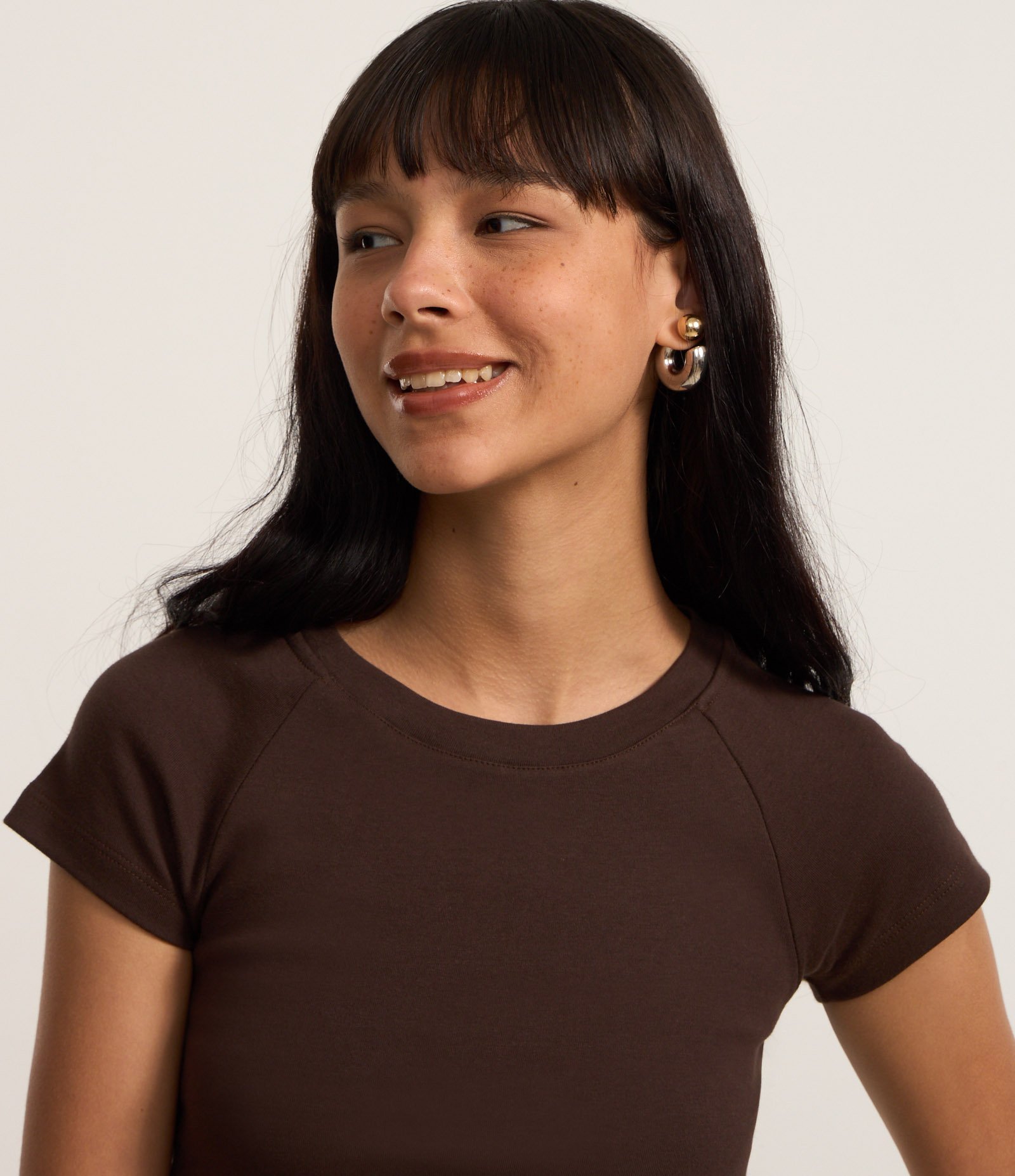 Blusa Curta em Suedine com Cava Raglan Marrom 3