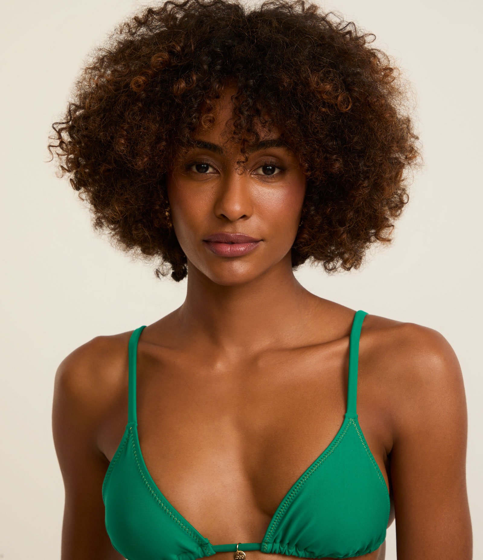 Biquíni Top Cortininha em Microfibra com Pesponto em Fio Metalizado Verde Bandeira 3