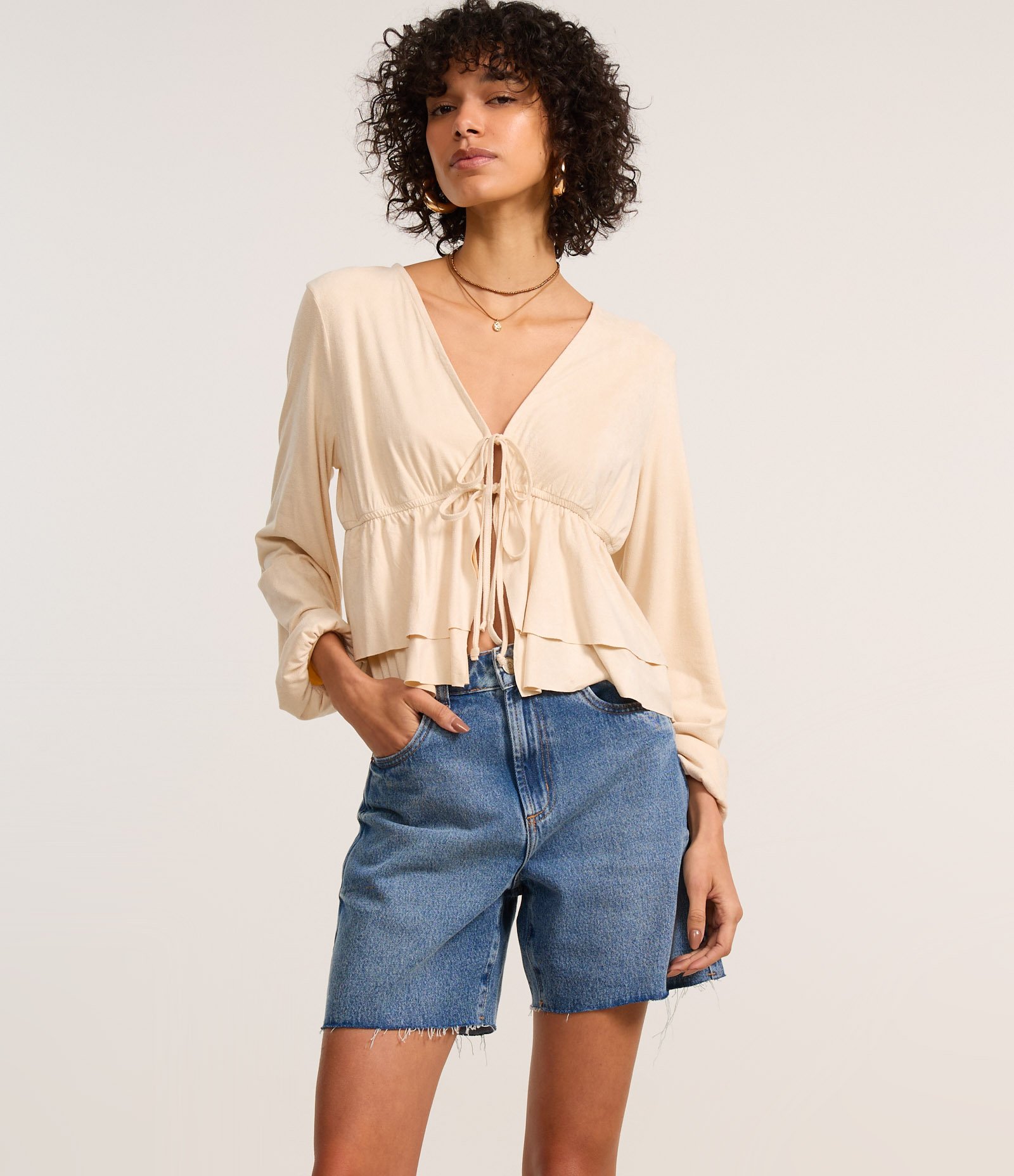 Bermuda em Jeans com Bordado de Tricô no Bolso Azul 2