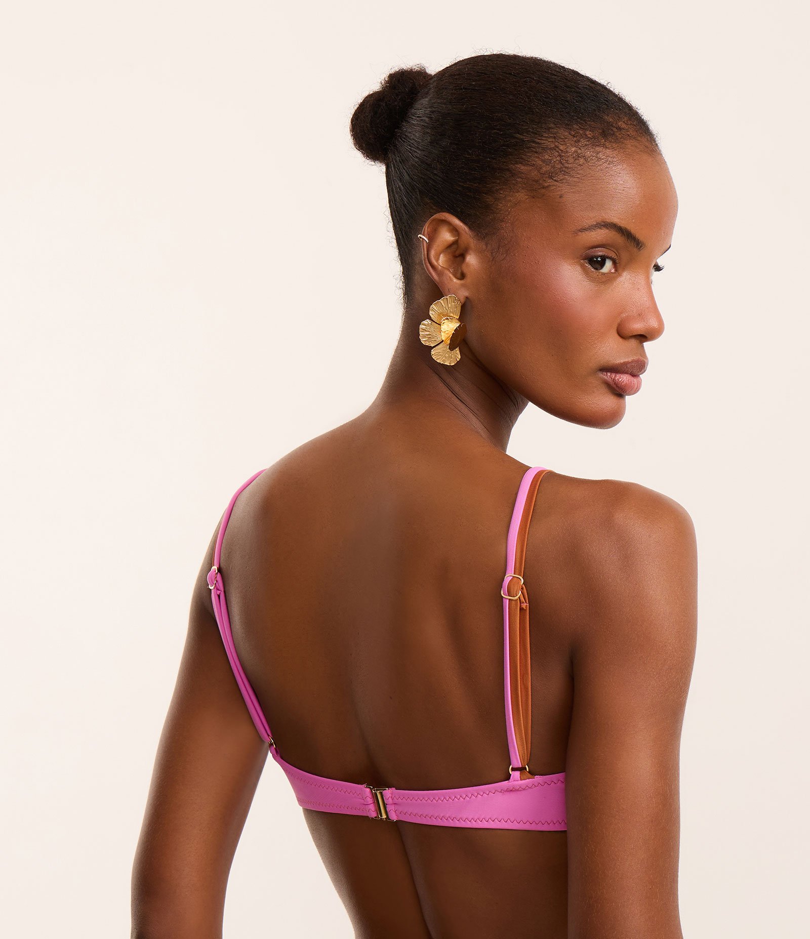 Biquíni Top Meia Taça com Alça Dupla e Costura em Fio Metalizado Rosa 4