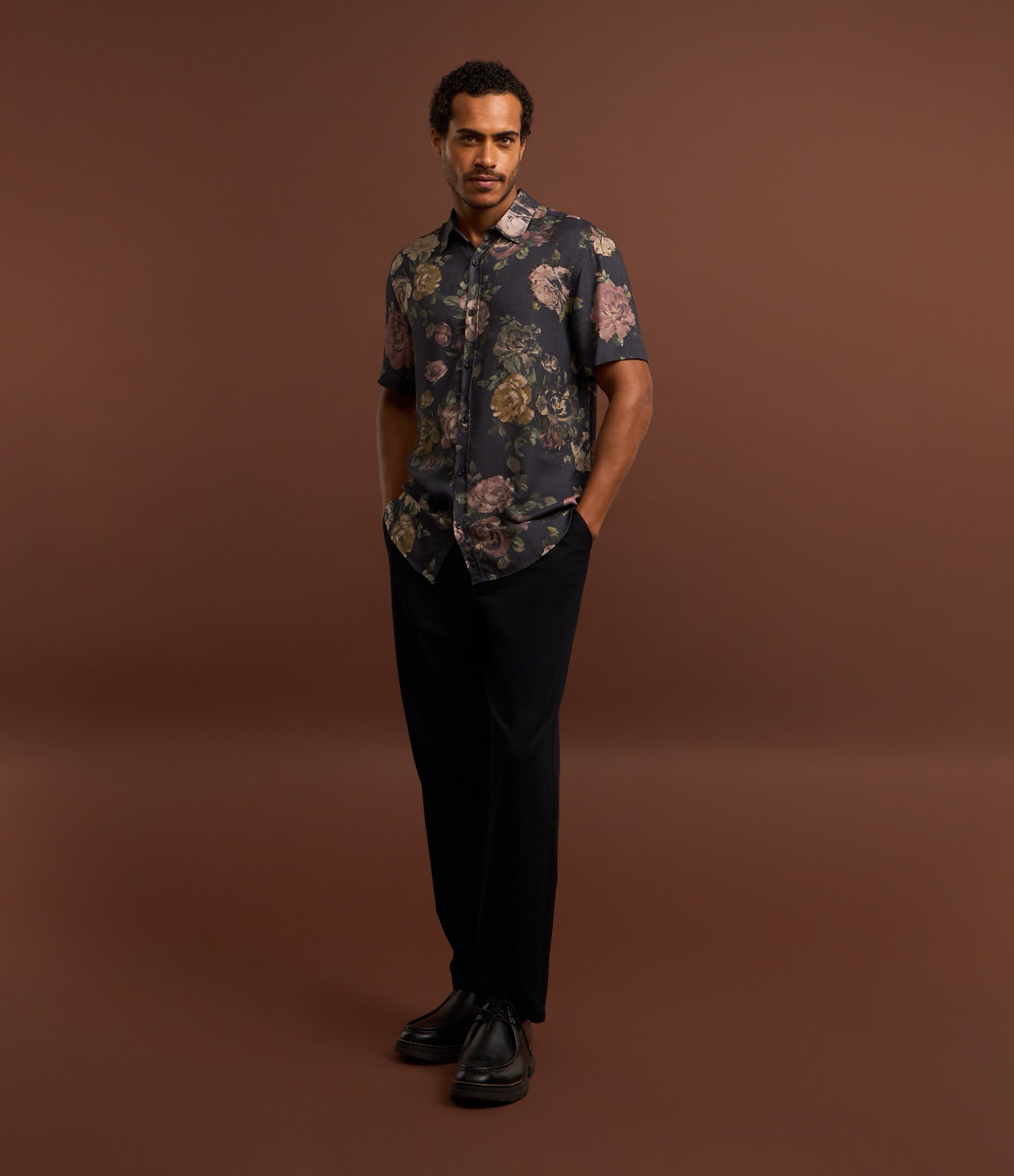Camisa Anarruga com Botões e Estampa Floral Preto 2