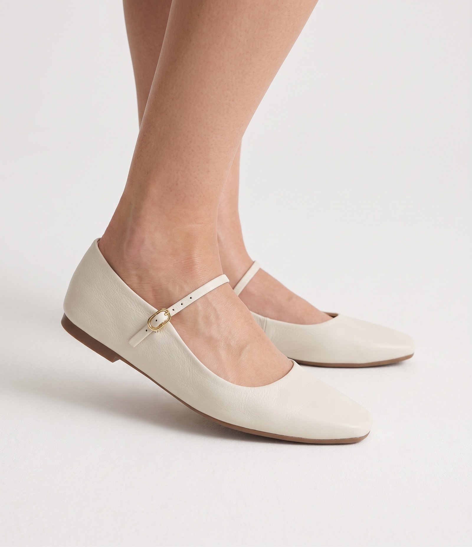 Sapatilha de Couro com Bico Quadrado e Detalhe em Fivela Off White 2