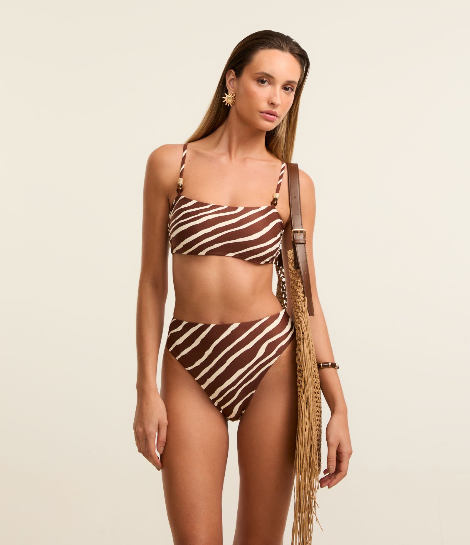 Biquíni Top Faixa Estampado de Animal Print Zebra com Aviamentos de Madeira Marrom 2