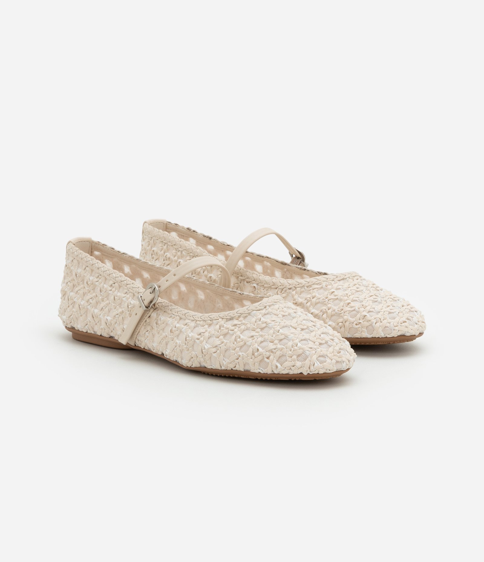 Sapatilha com Efeito Macramê com Tela e Tira Fina com Fivela Off White 2