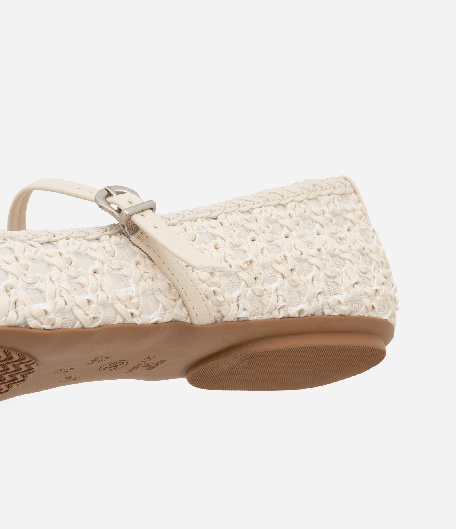 Sapatilha com Efeito Macramê com Tela e Tira Fina com Fivela Off White 6