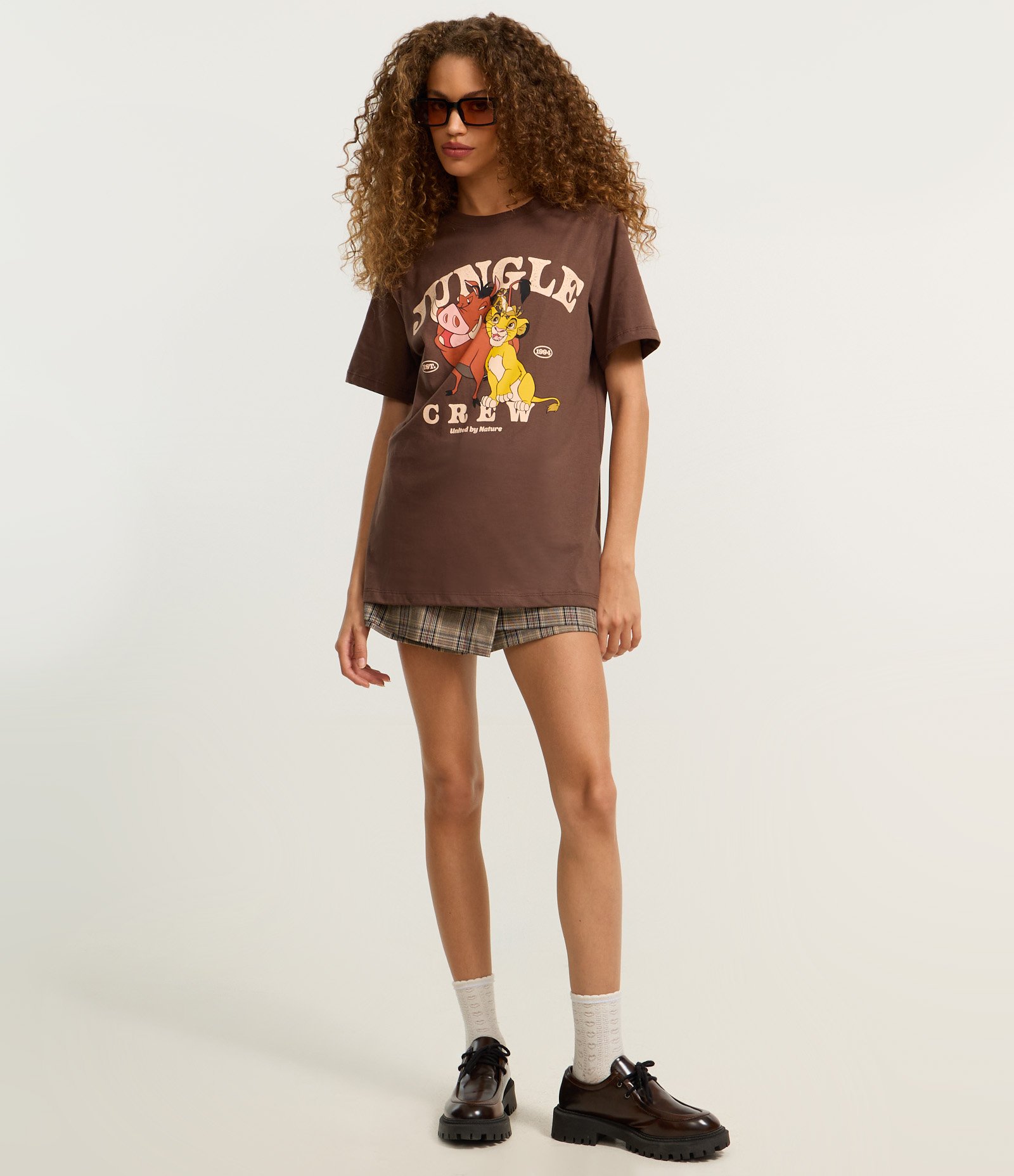 Camiseta Alongada em Algodão com Estampa Timão e Pumba Marrom 2