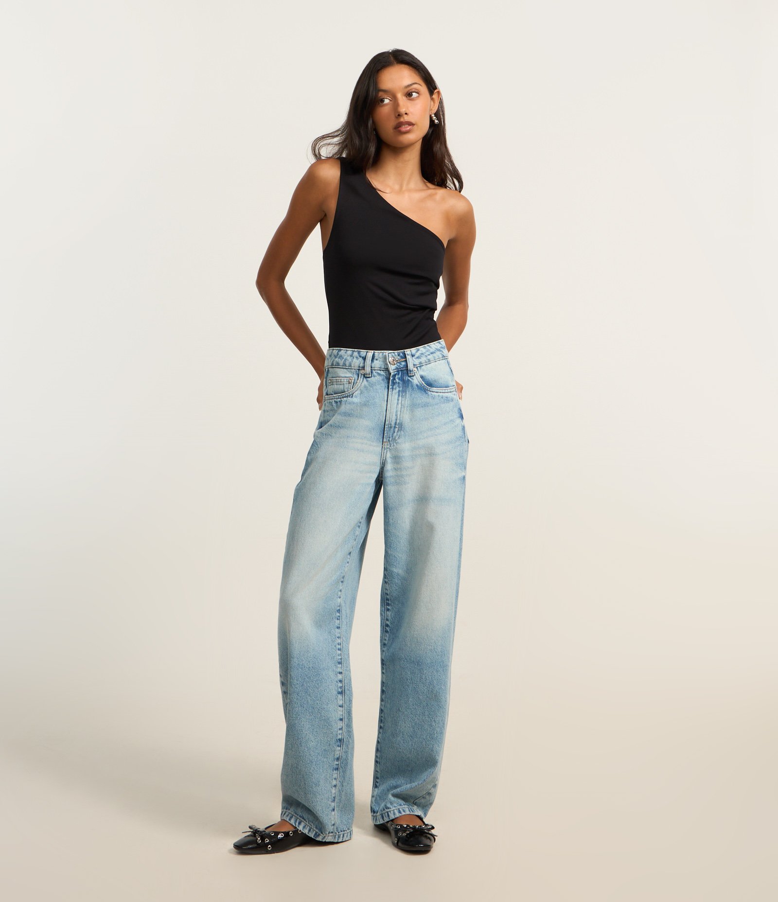 Calça Baggy em Jeans com Passantes e Bolsos Claro 1