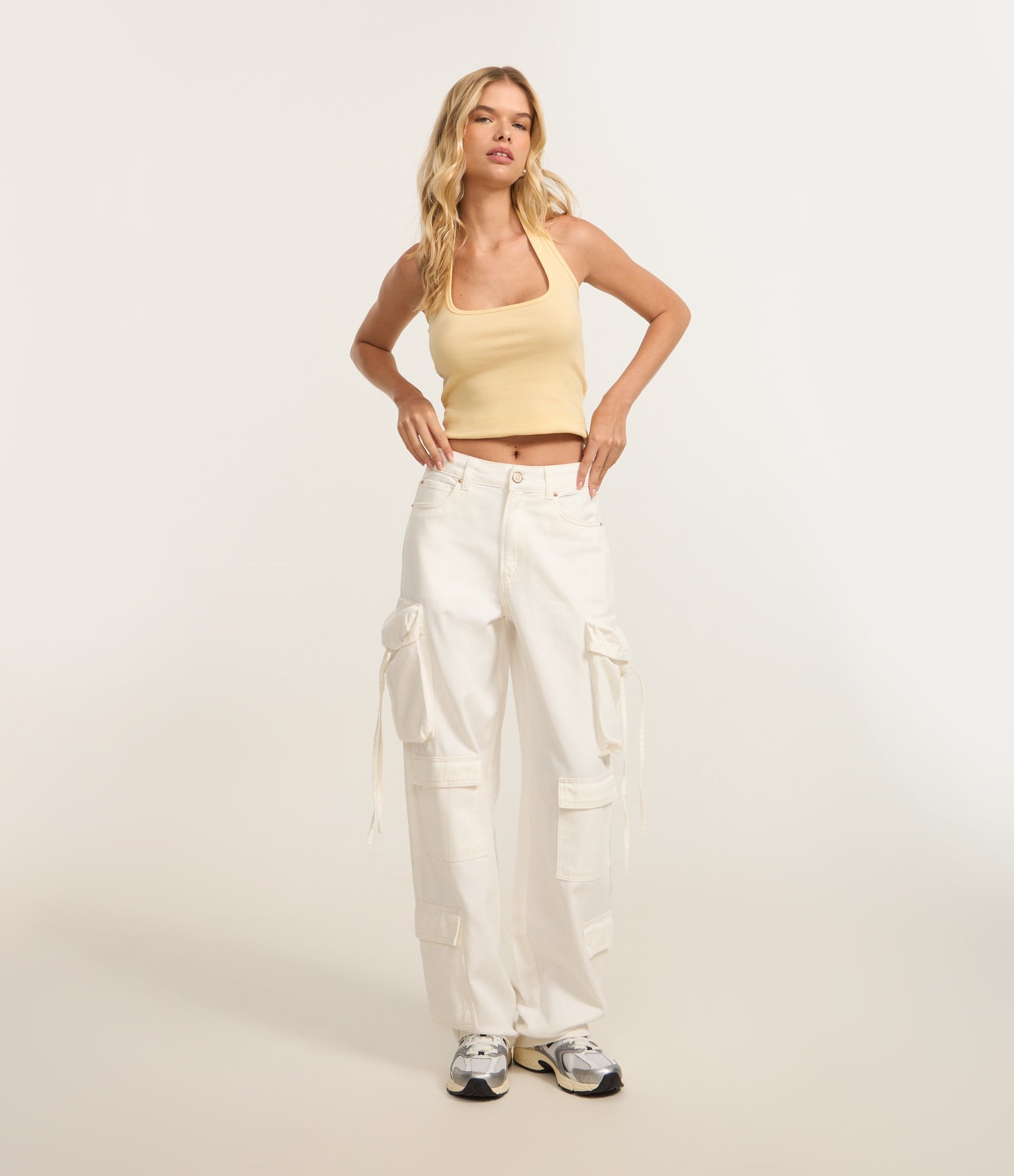 Calça Baggy em Sarja com Bolsos Cargo Diferenciados Branco 1