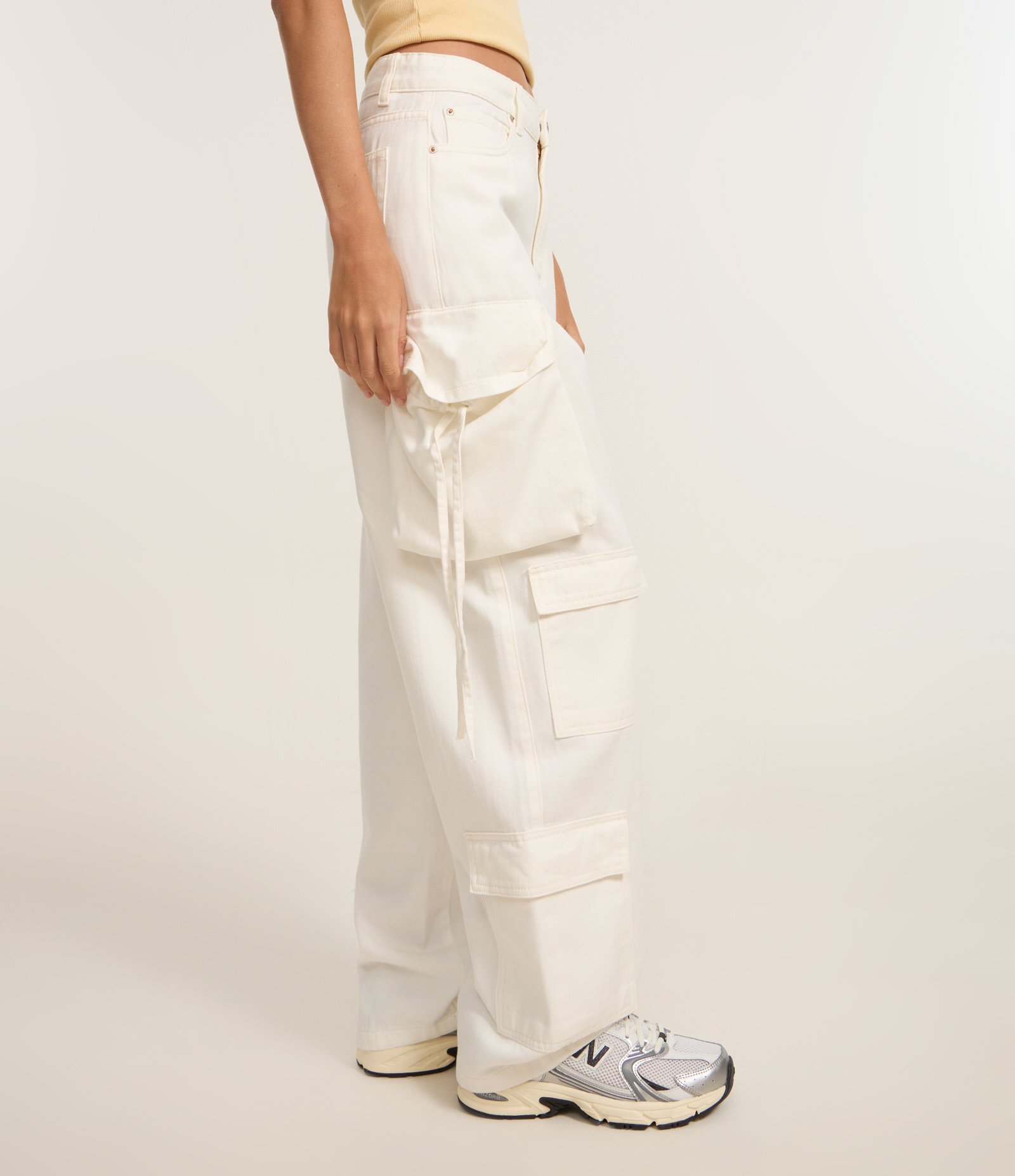 Calça Baggy em Sarja com Bolsos Cargo Diferenciados Branco 3