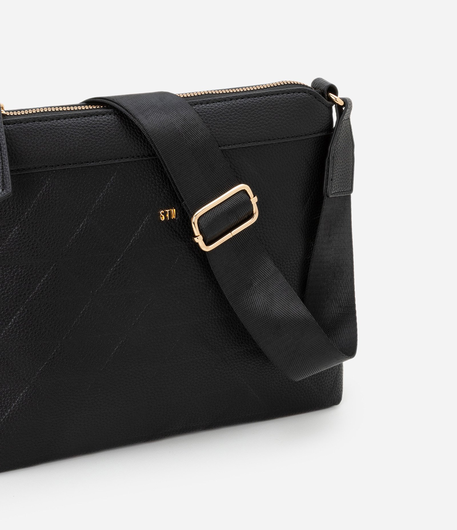 Bolsa Transversal Postman Média com Efeito Embossed e Alça de Gorgorão Preto 5