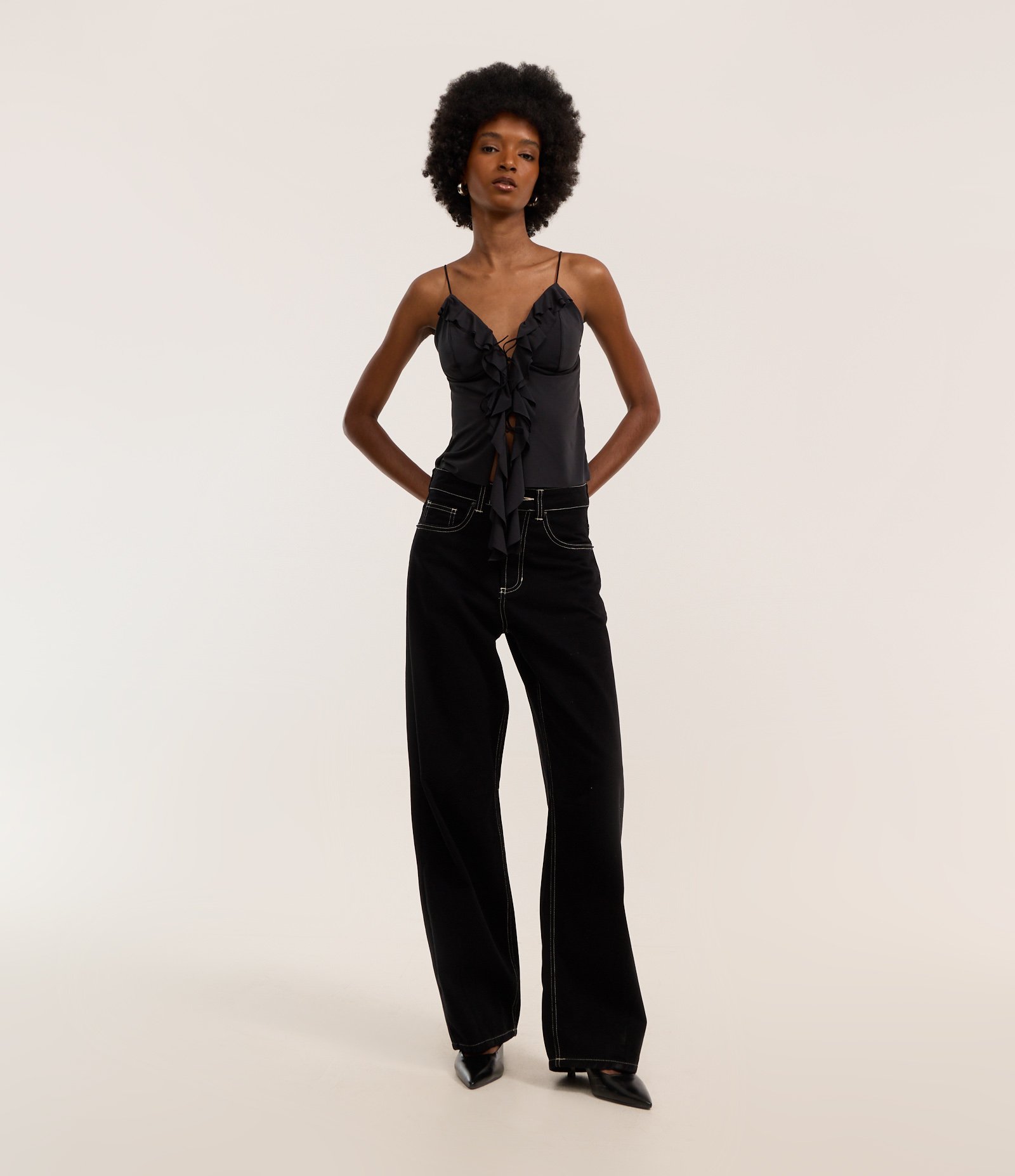 Blusa em Helanca com Alça Rabo de Rato e Babados Frontais Preto 2