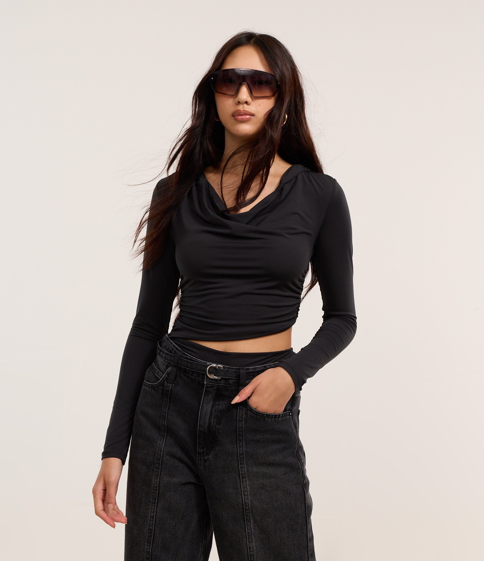 Body em Helanca com Cut Out e Capuz Preto 3