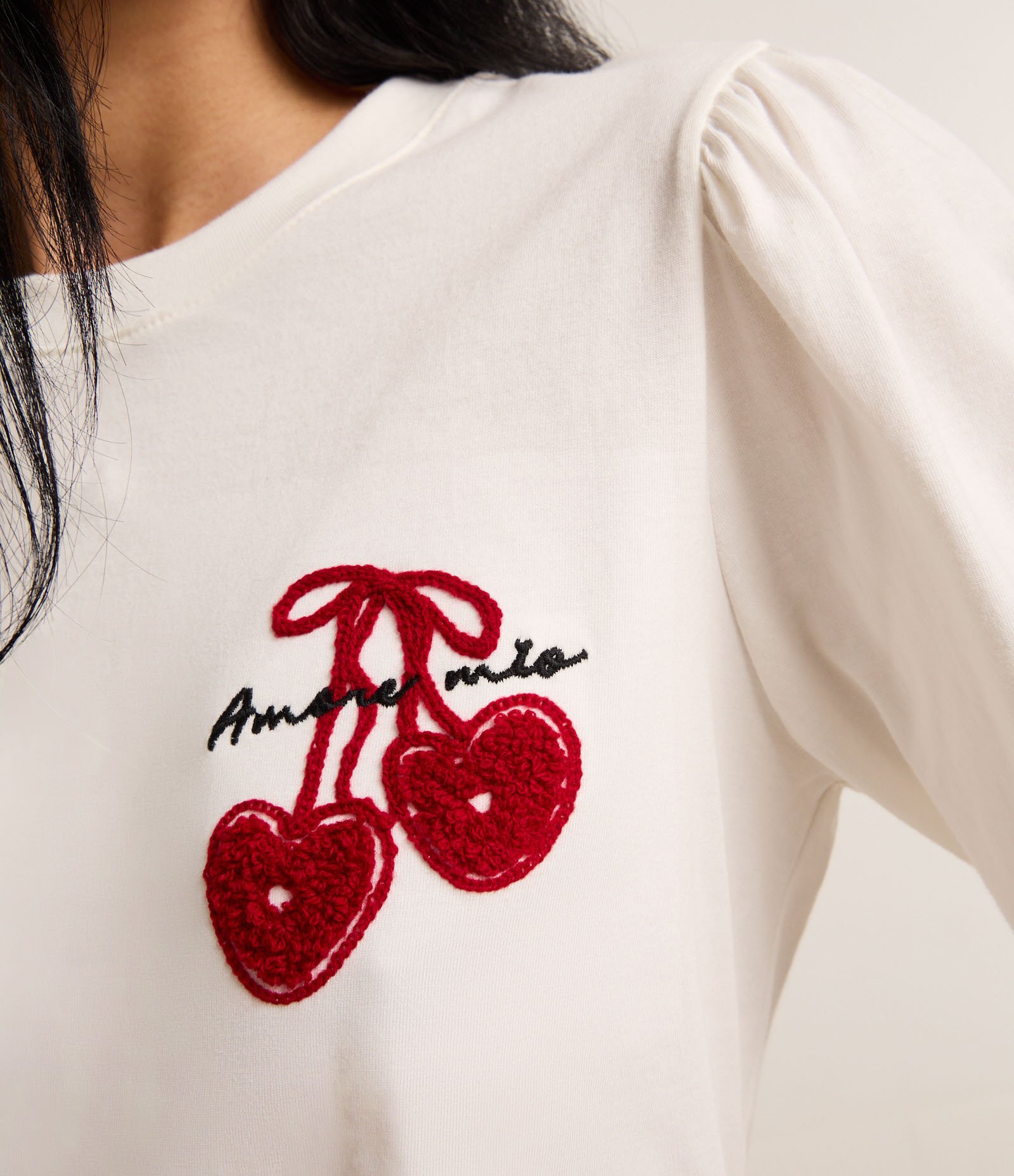 Camiseta Slim em Algodão com Estampa Localizada Coração e Manga com Frufru Off White 5