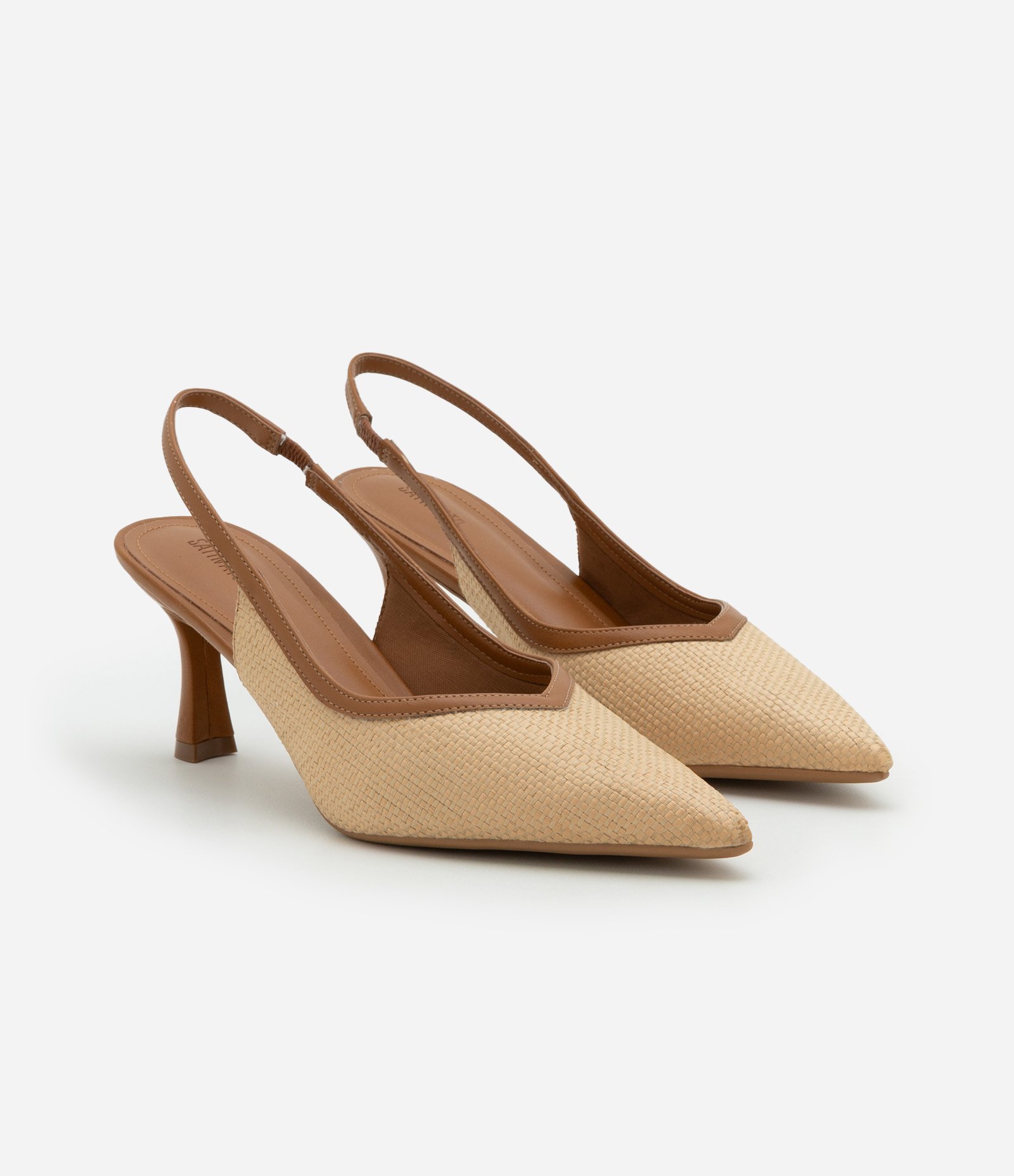 Sapato Scarpin com Efeito Natural e Recortes Bege 2