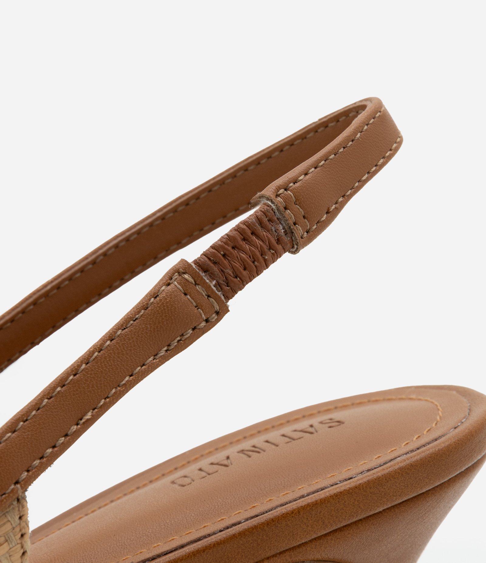 Sapato Scarpin com Efeito Natural e Recortes Bege 4