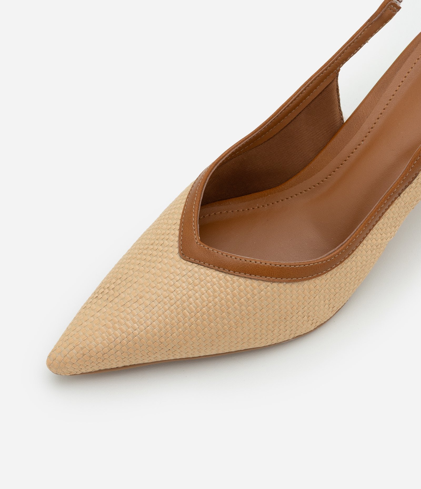 Sapato Scarpin com Efeito Natural e Recortes Bege 5