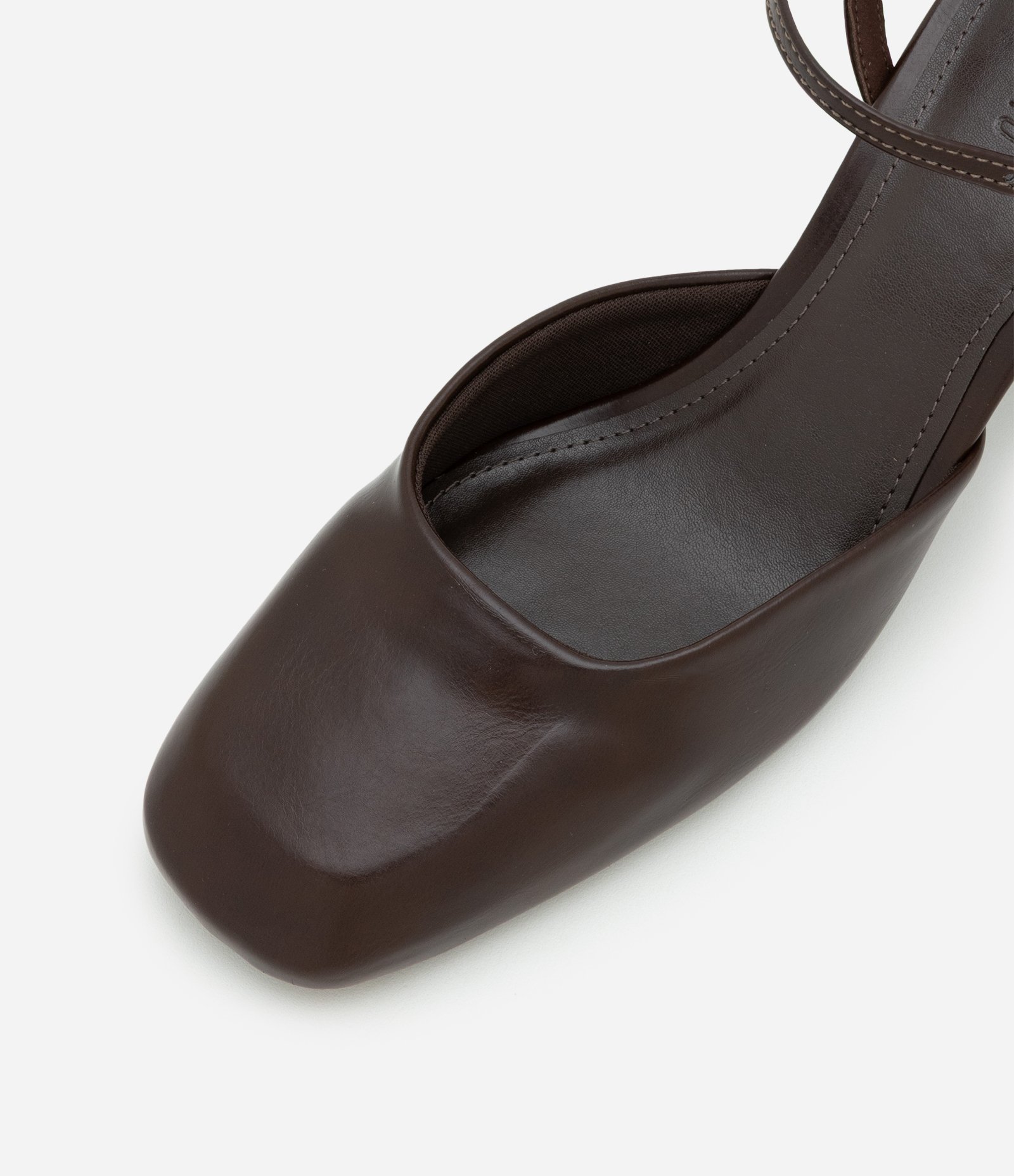 Sapato de Boneca com Recortes Marrom 4