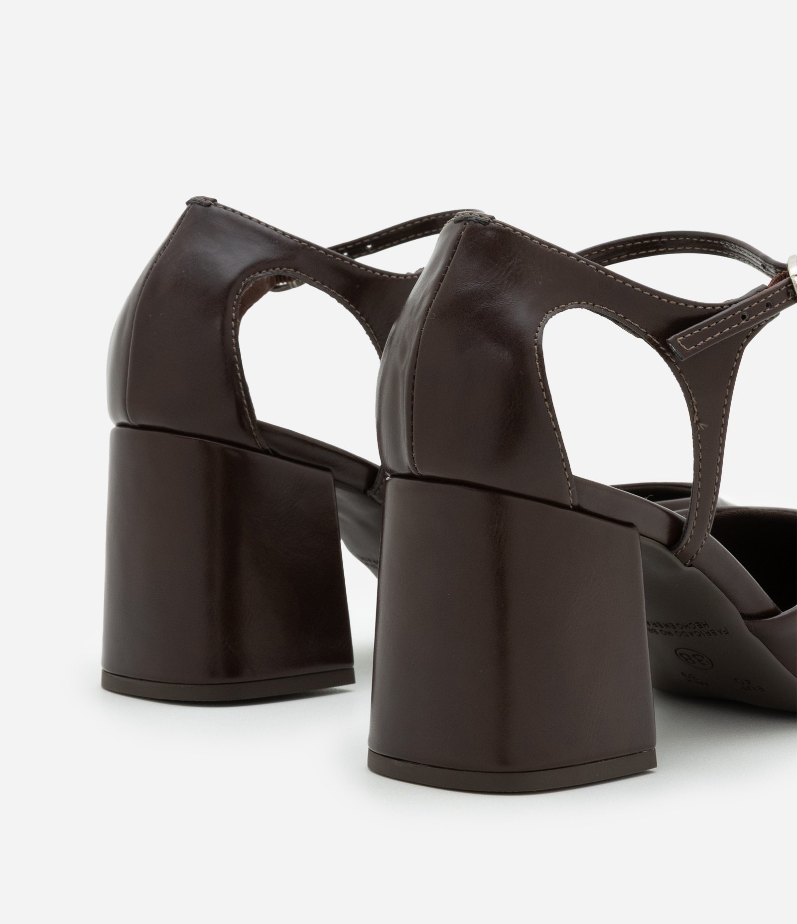 Sapato de Boneca com Recortes Marrom 5