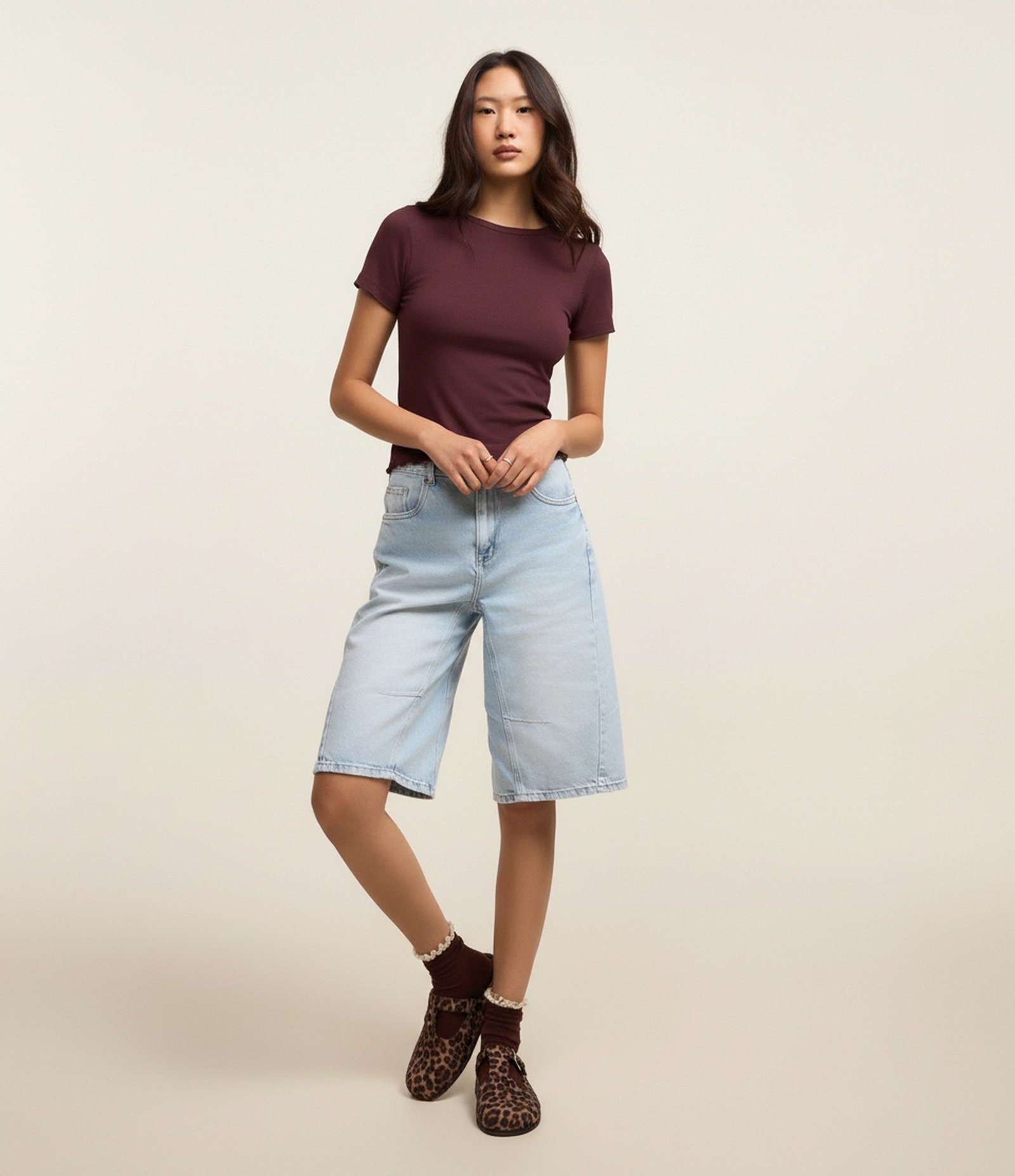 Blusa Básica Texturizada em Viscose com Acabamento Frufru Marrom 5