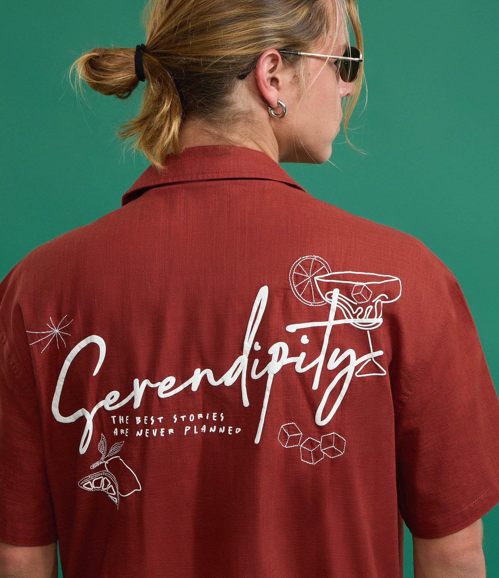 Camisa Boxy em Tricoline com Estampa Lettering e Bordado Vermelho 3