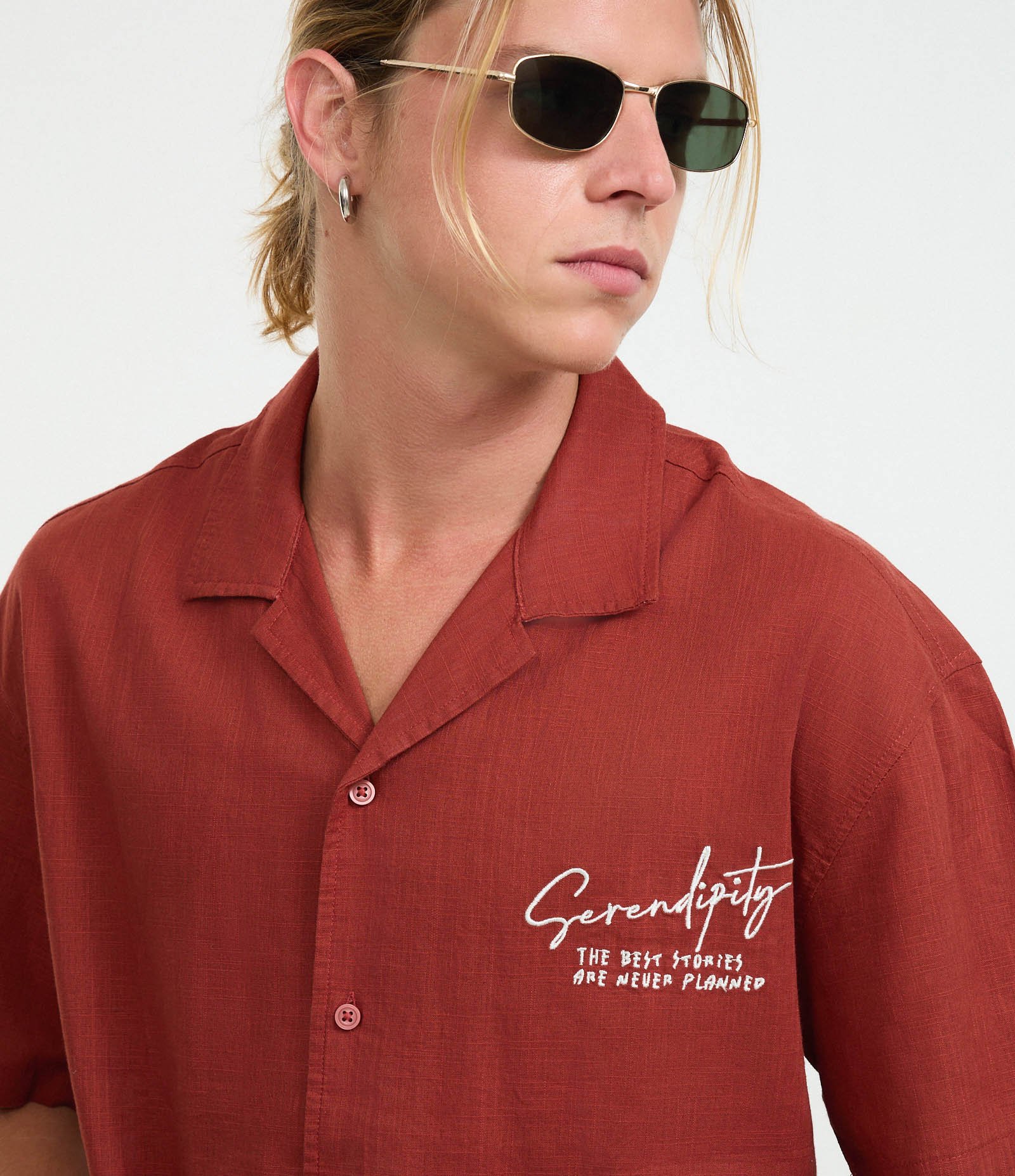 Camisa Boxy em Tricoline com Estampa Lettering e Bordado Vermelho 4