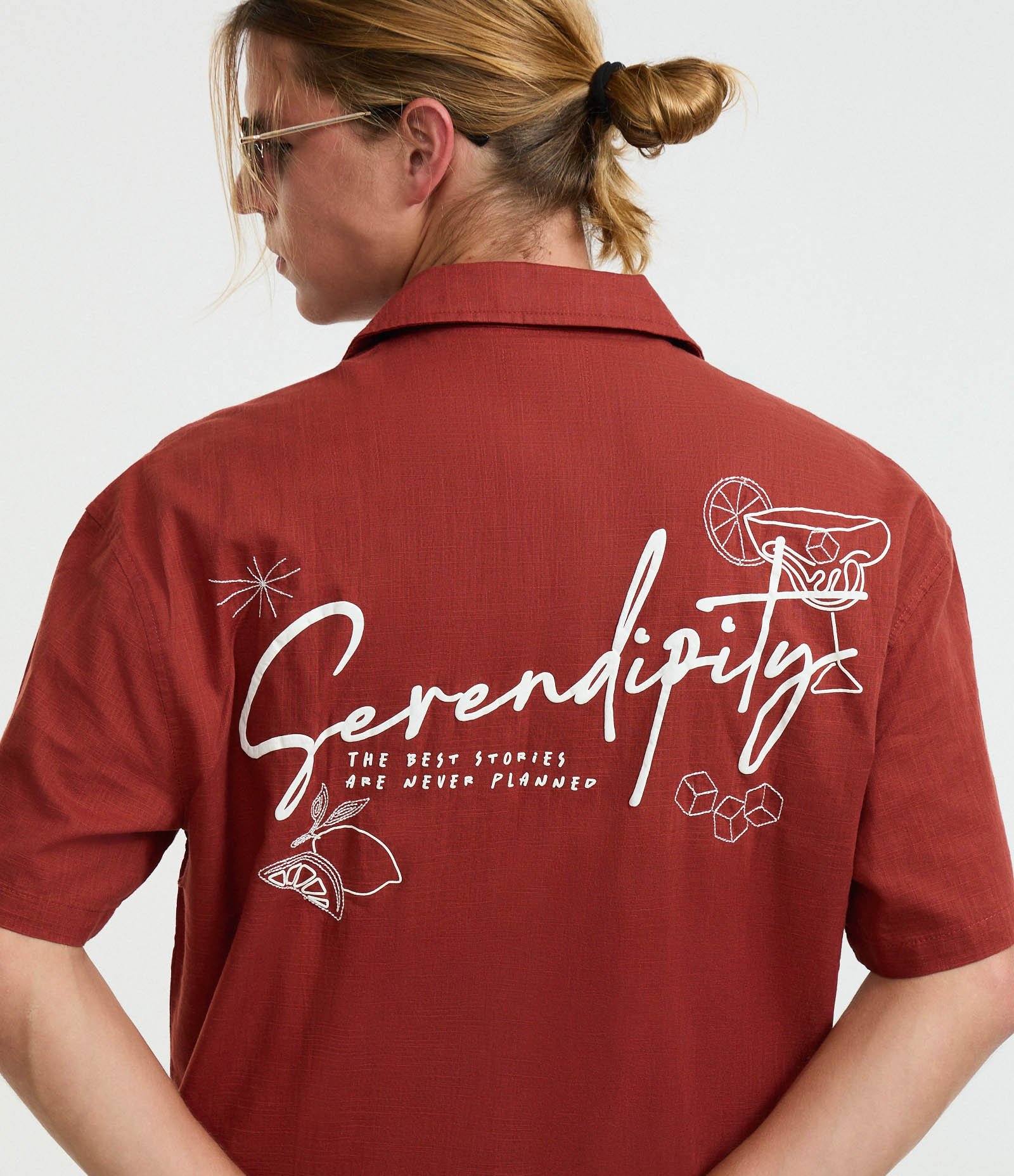 Camisa Boxy em Tricoline com Estampa Lettering e Bordado Vermelho 5