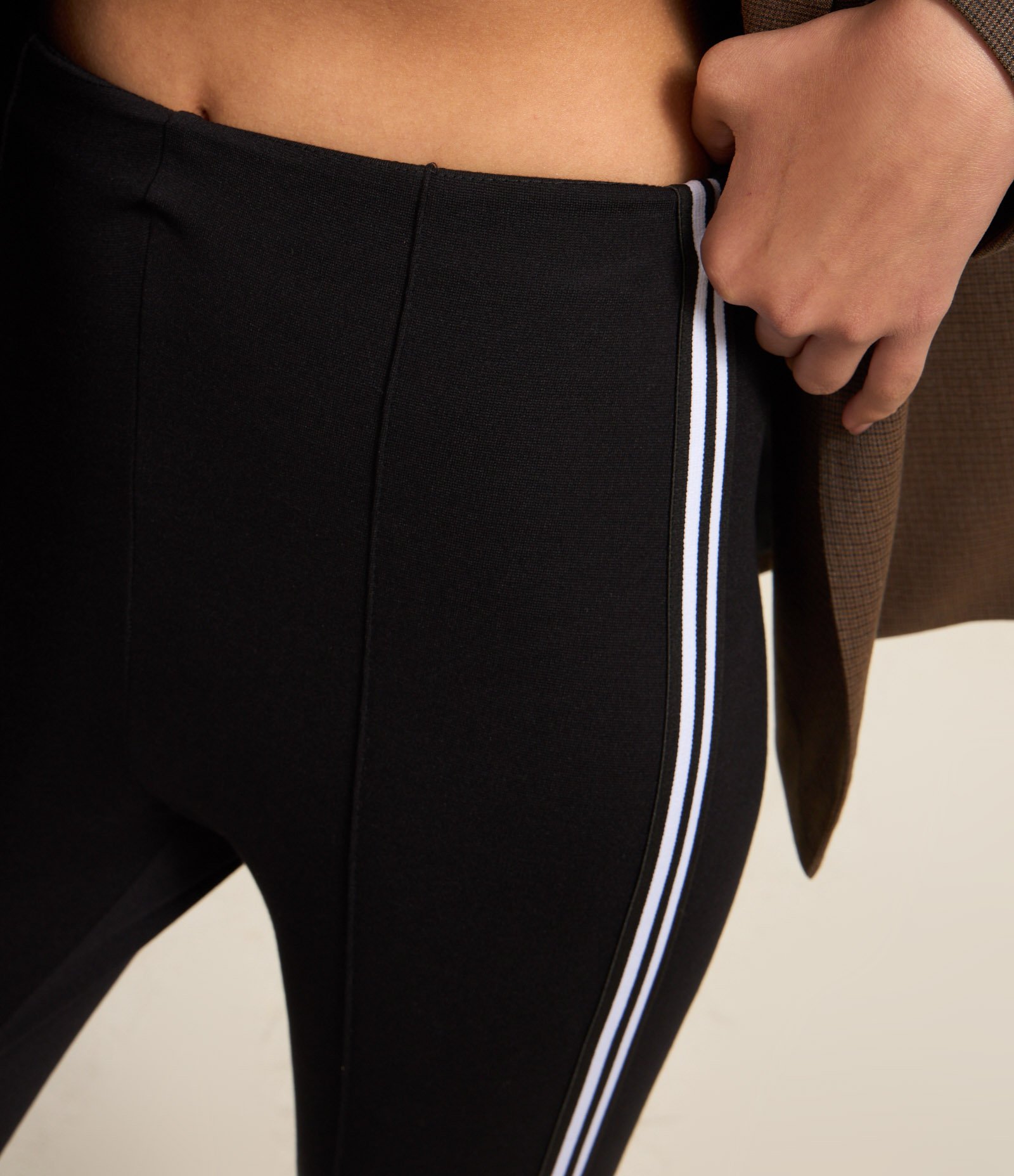 Calça Legging em Ribana com Pézinho Preto 5