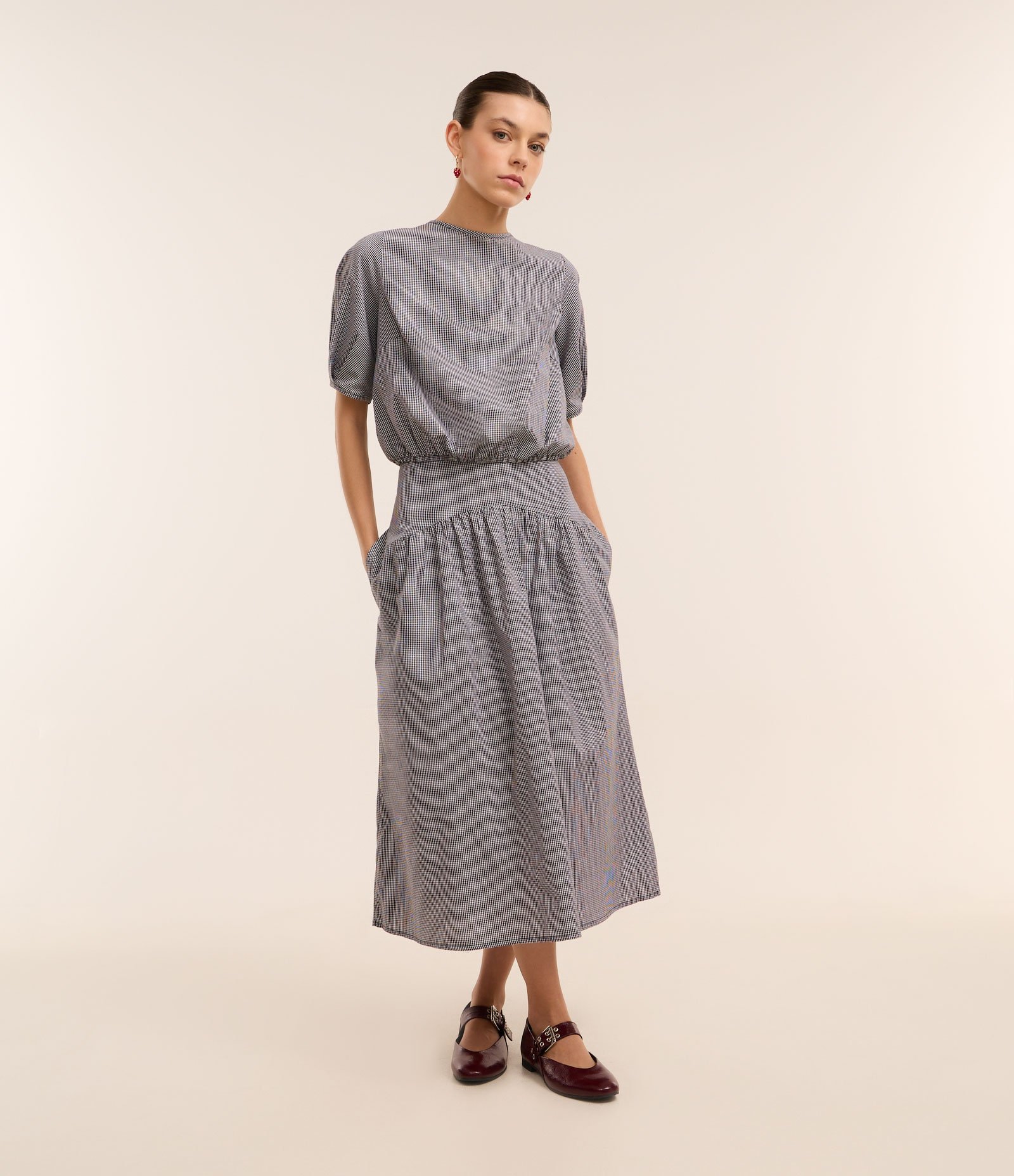 Blusa em Tricoline Xadrez Vichy com Manga Bufante Preto 2