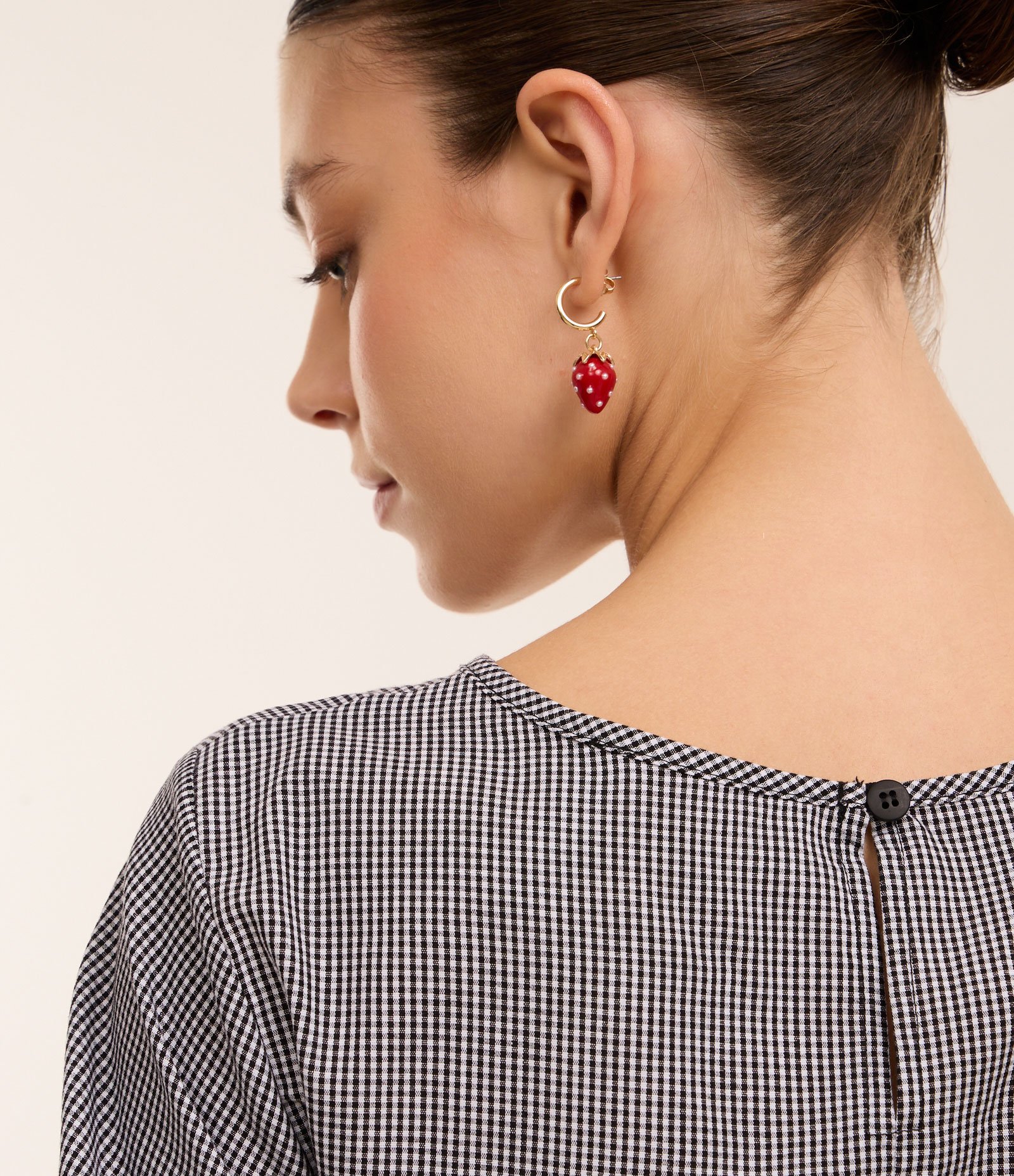 Blusa em Tricoline Xadrez Vichy com Manga Bufante Preto 3