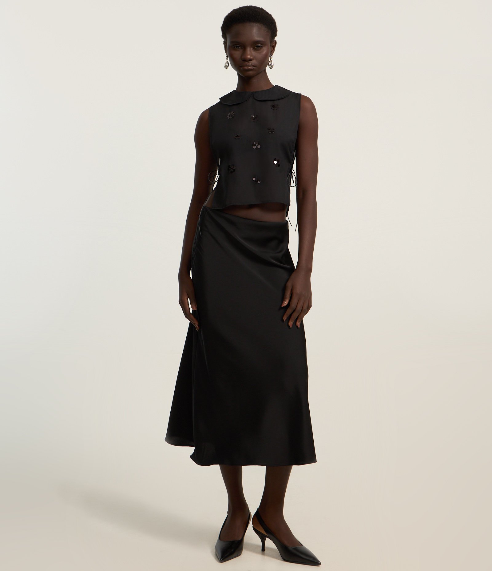 Colete em Chiffon com Amarração Lateral e Paetês Bordados Preto 2