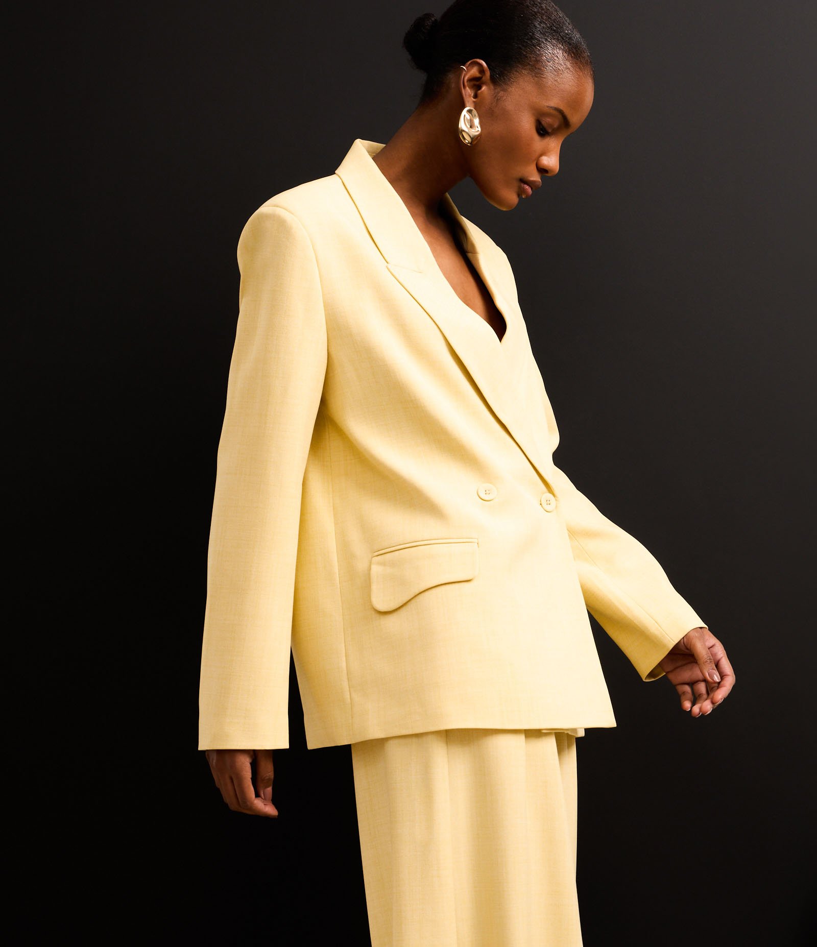 Blazer Oversized em Alfaiataria Transpassado com Bolsos Lapela Amarelo 7