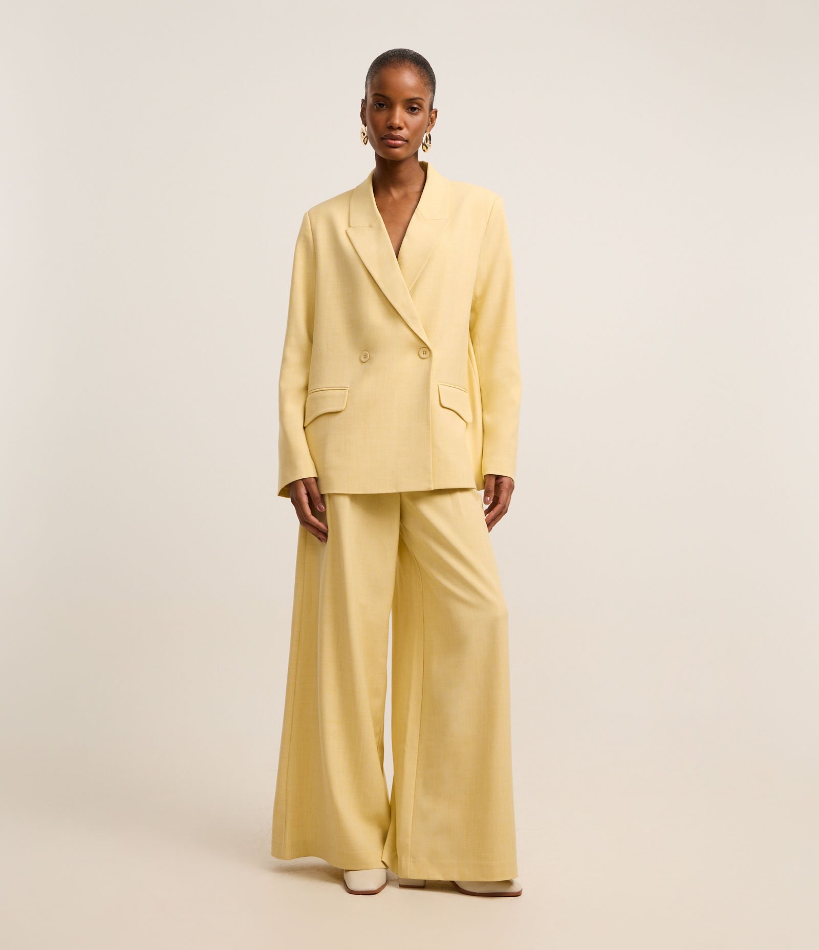 Blazer Oversized em Alfaiataria Transpassado com Bolsos Lapela Amarelo 2