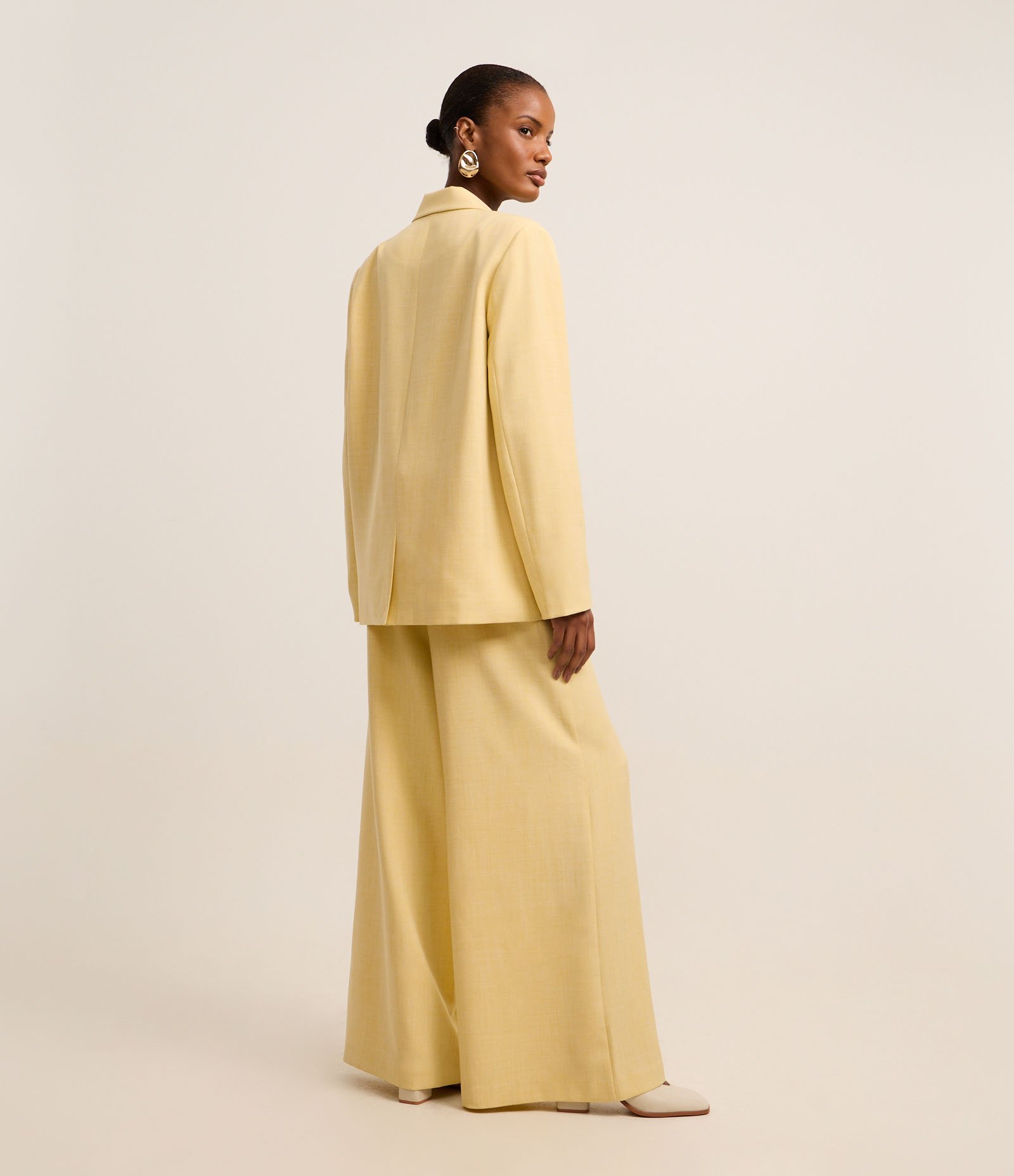 Blazer Oversized em Alfaiataria Transpassado com Bolsos Lapela Amarelo 4