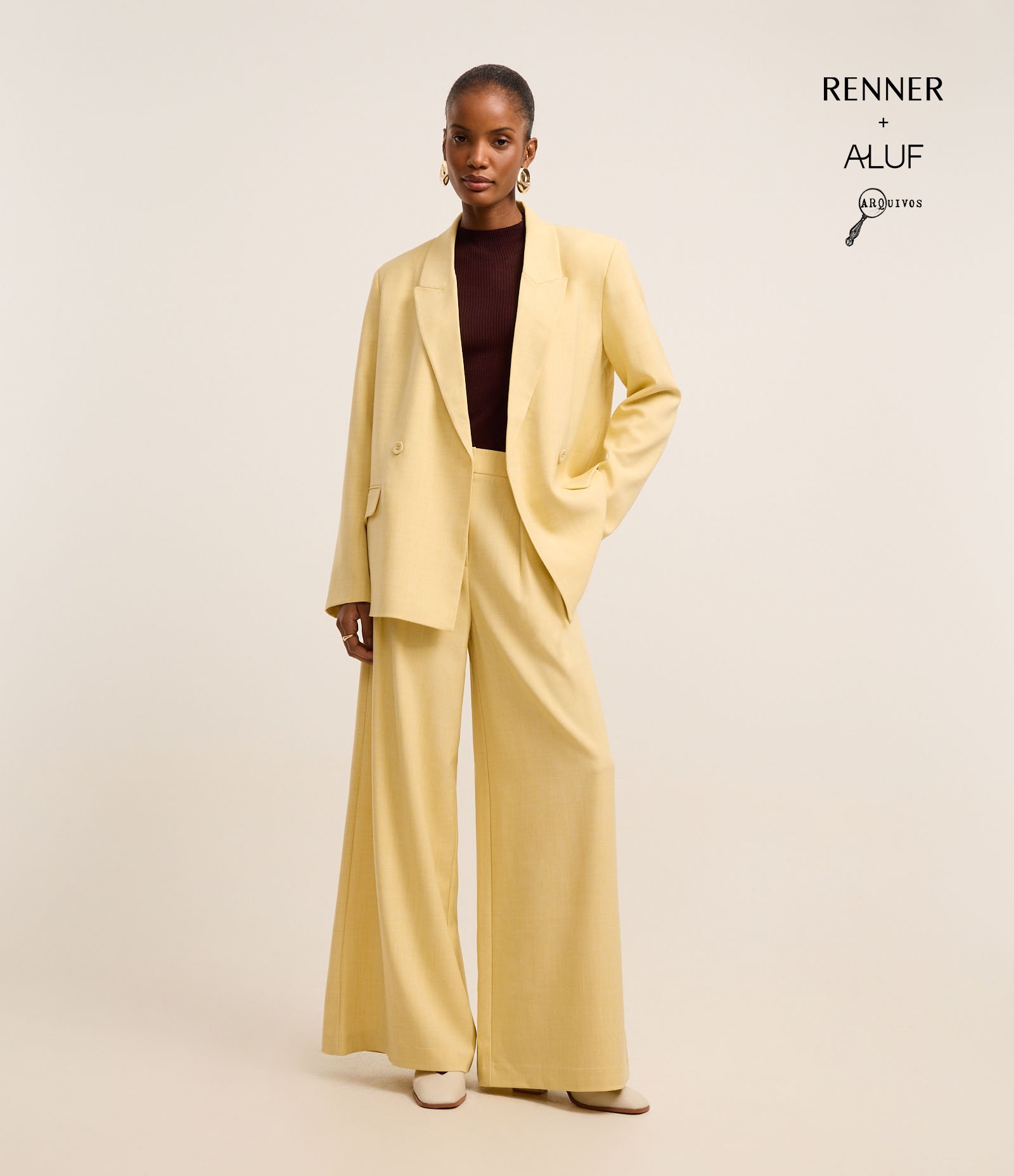 Calça Wide Leg em Alfaiataria com Pregas e Cintura Alta Amarelo 1