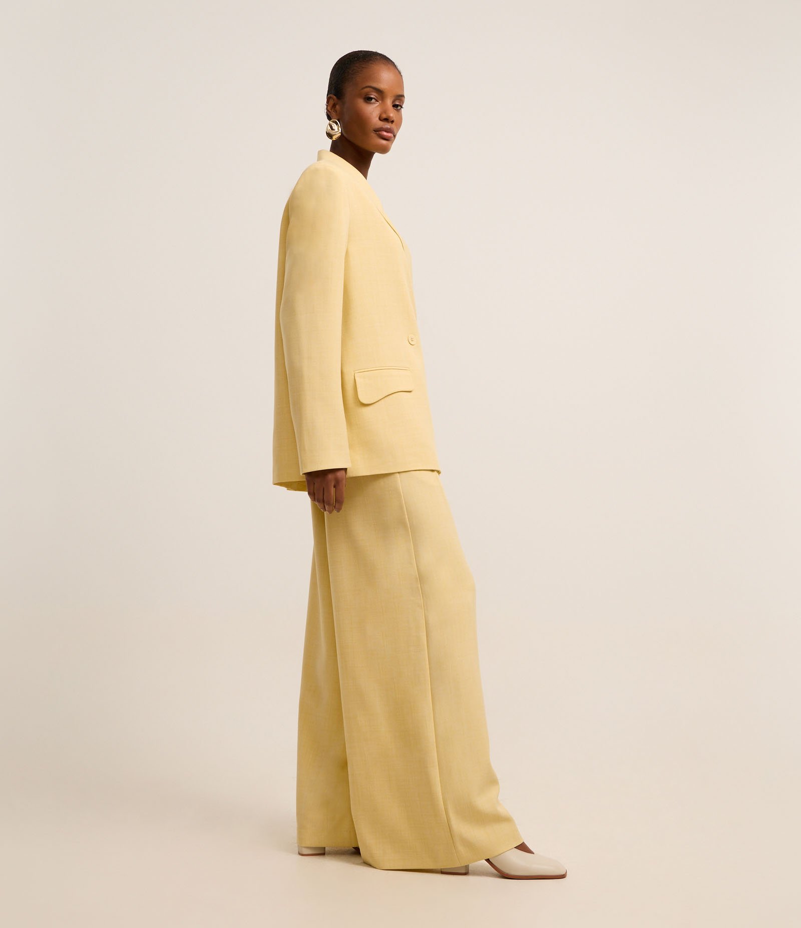 Calça Wide Leg em Alfaiataria com Pregas e Cintura Alta Amarelo 6