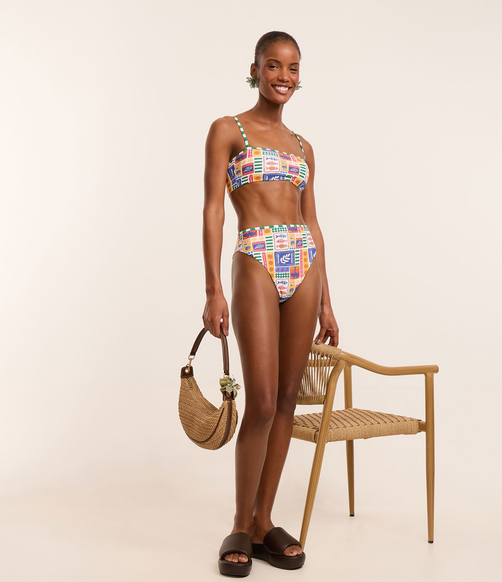 Biquíni Top Faixa em Microfibra com Estampa Tropical e Listras Multicores 2