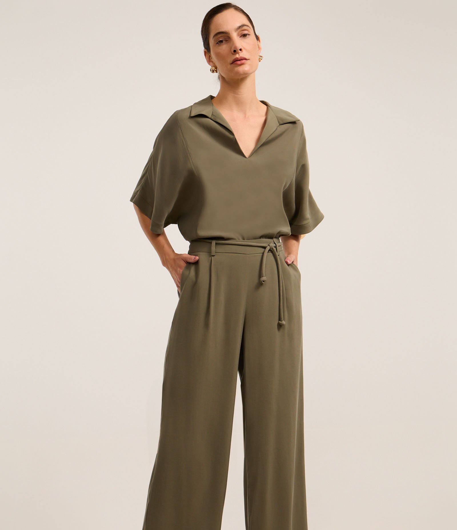 Calça Wide Leg Cintura Alta em Viscose com Cinto Corda Verde Oliva 2