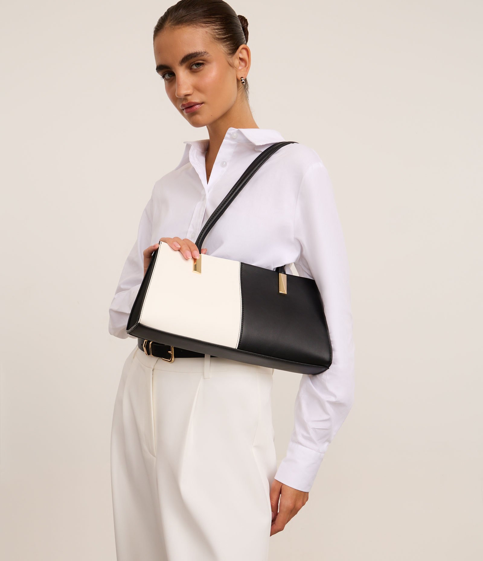 Bolsa Shoulder Média com Recorte Bicolor Preto/Branco 7