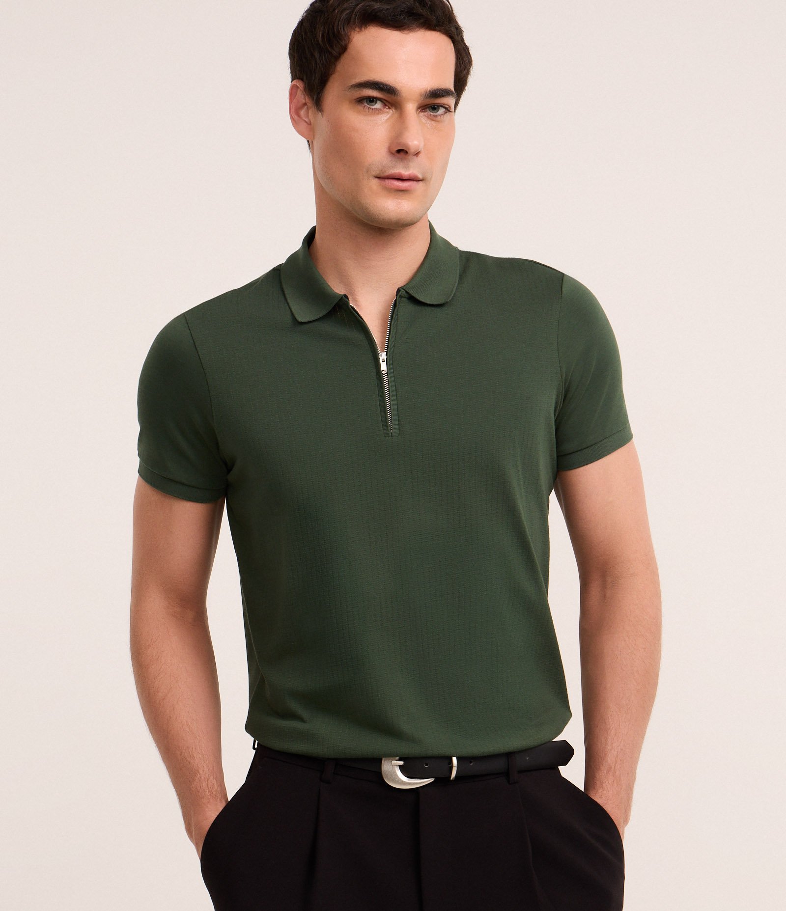 Camisa Polo em Algodão Peruano com Zíper na Gola Verde 2