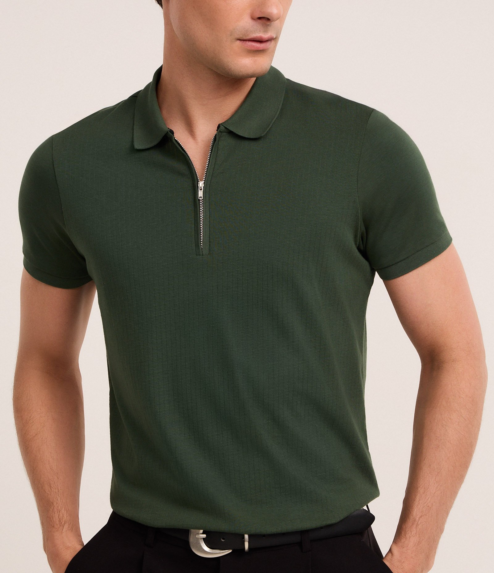 Camisa Polo em Algodão Peruano com Zíper na Gola Verde 4