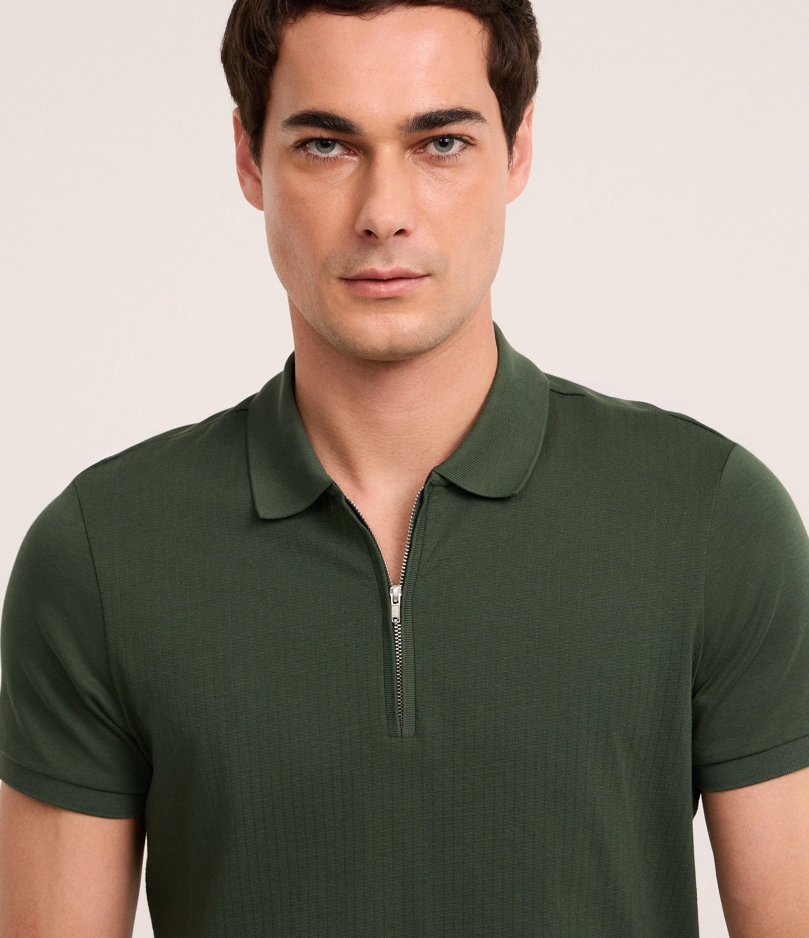 Camisa Polo em Algodão Peruano com Zíper na Gola Verde 6