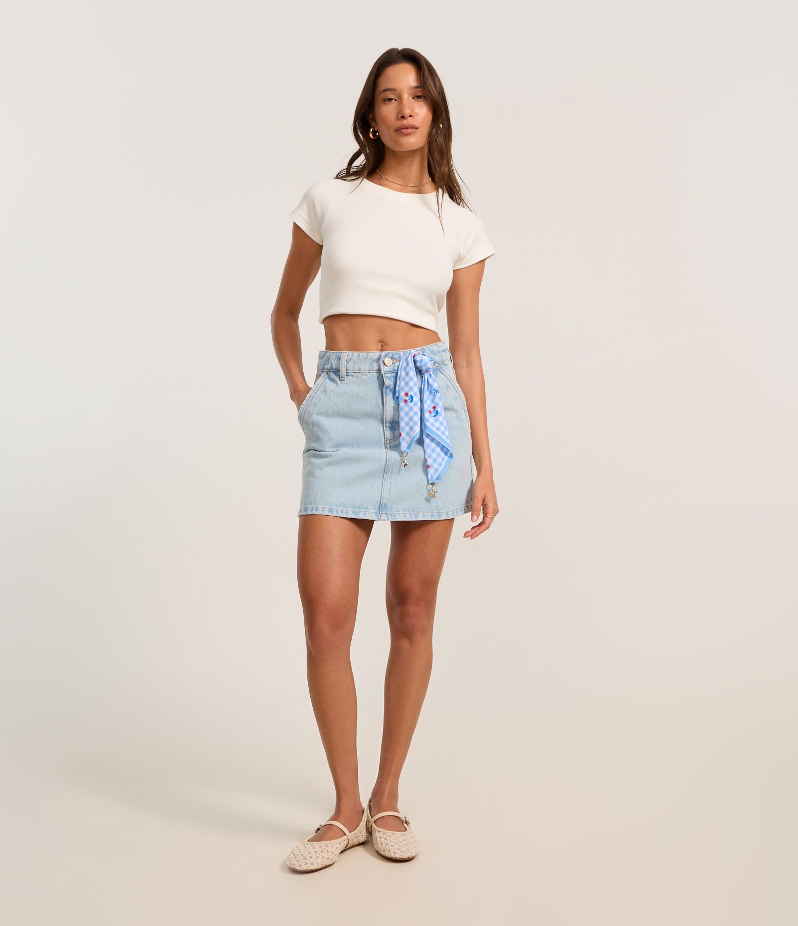 Saia Curta em Jeans com Lenço de Frutinhas e Cintura Alta Azul 1