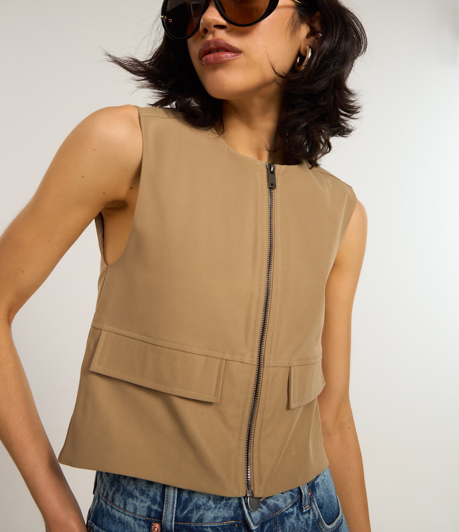 Colete em Alfaiataria com Bolsos e Lapela Bege 4