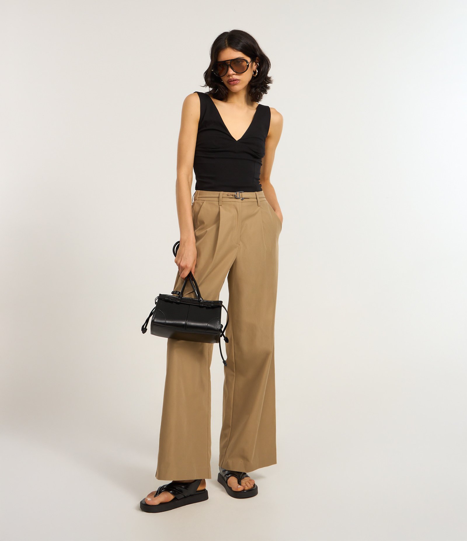 Calça Wide Leg em Alfaiataria com Cinto Bege 2