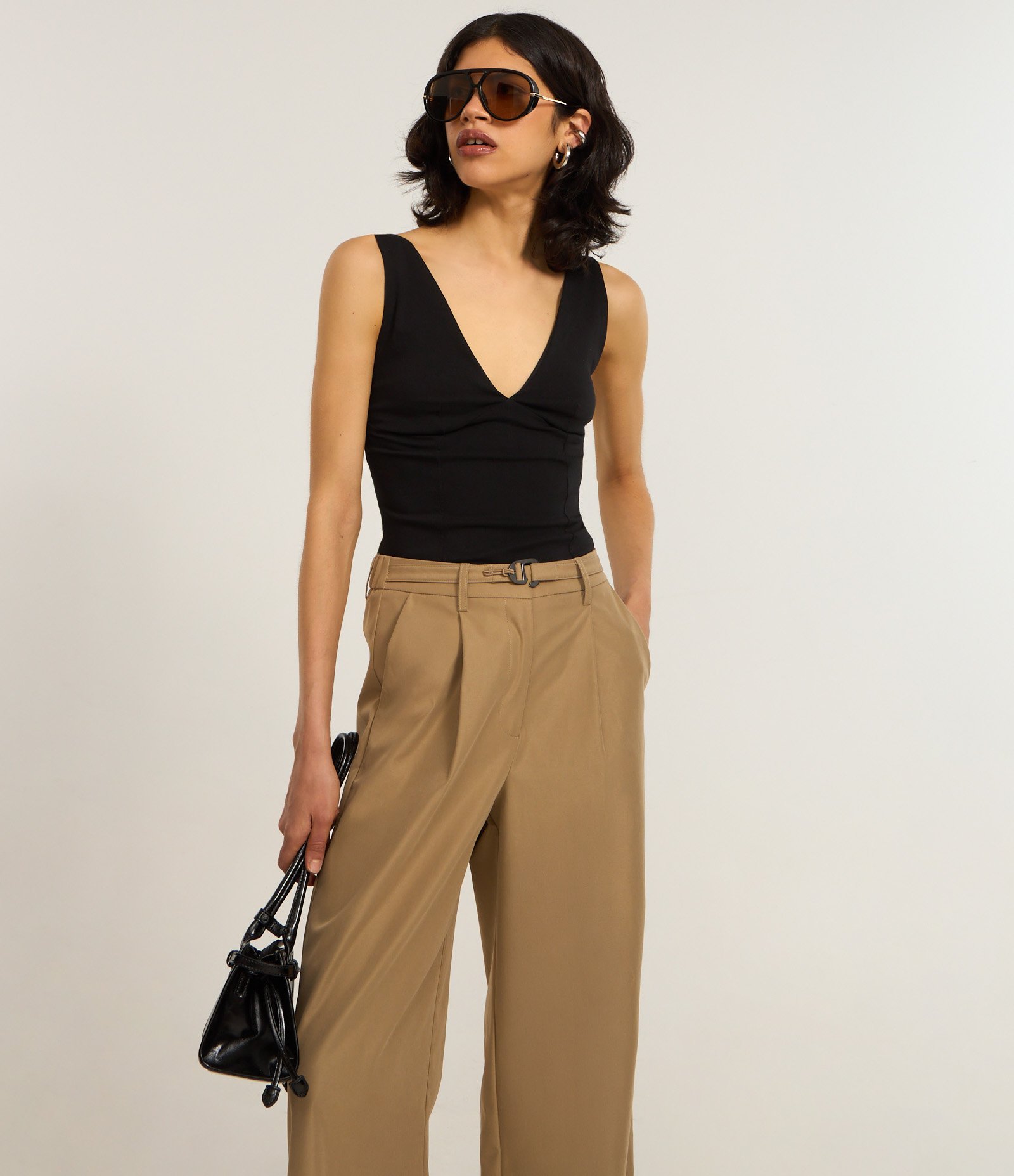 Calça Wide Leg em Alfaiataria com Cinto Bege 3